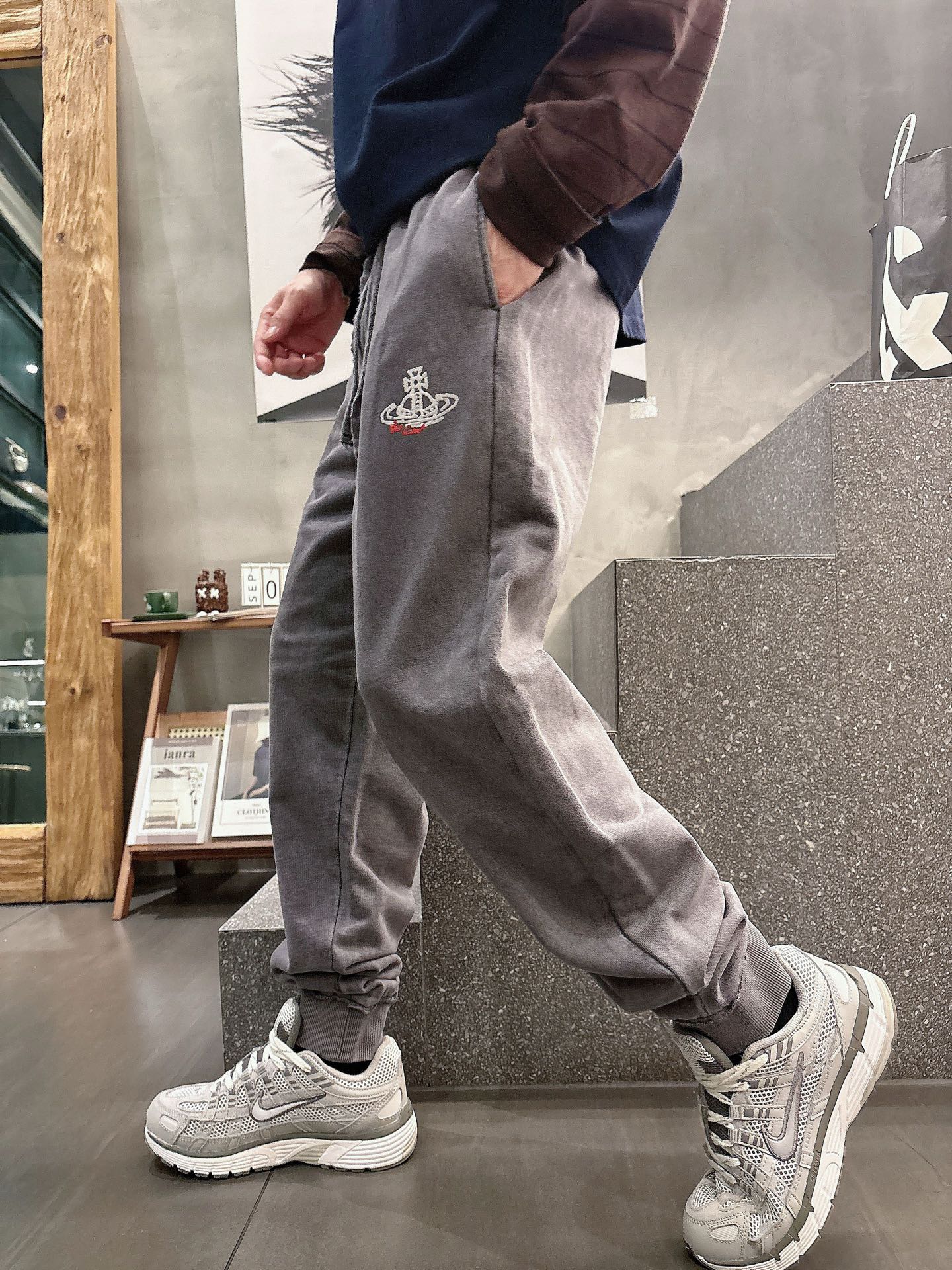 Vivienne Westwood Classic Logo Casual Pants - Comfortable & Stylish 8 i1757770182422 9146 0 3