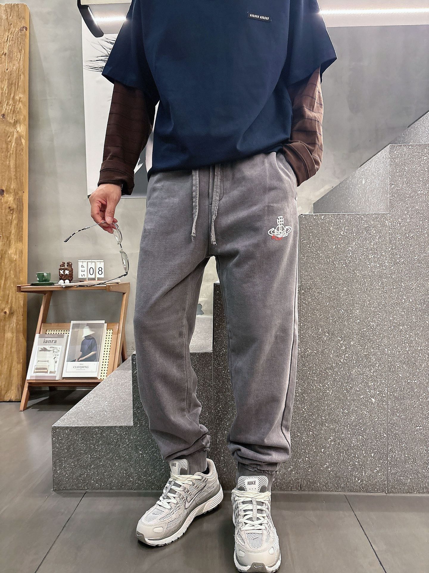 Vivienne Westwood Classic Logo Casual Pants - Comfortable & Stylish 6 i1757770182441 836 0 8