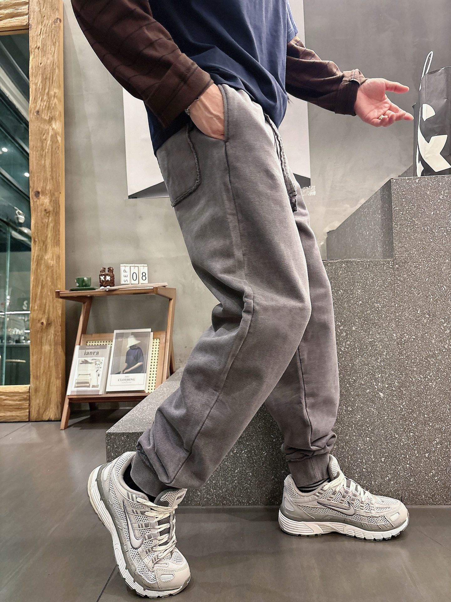 Vivienne Westwood Classic Logo Casual Pants - Comfortable & Stylish 4 i1757770188525 7634 0 4