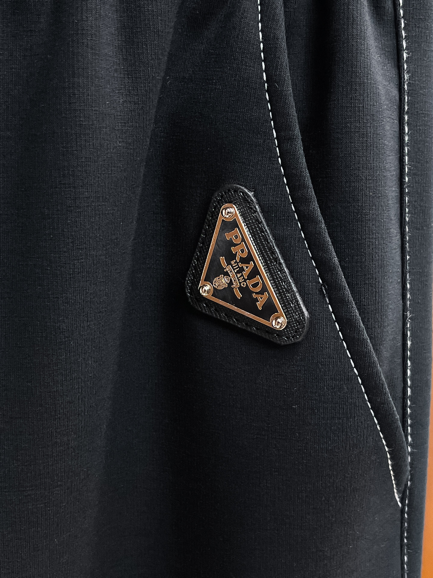 普拉达 顶级货品🐮 🆕2026春夏新款休闲裤！官网同步发售。品牌经典LOGO休闲裤 ，定制面料，舒适度极