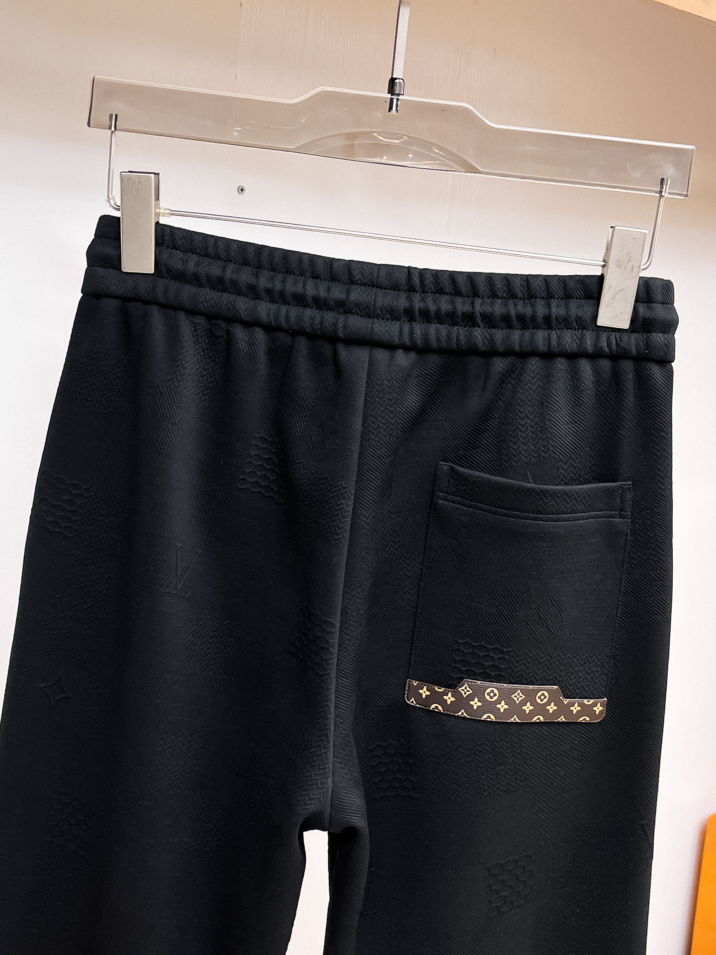 LV 顶级货品🐮 🆕2026春夏新款休闲裤！官网同步发售。品牌经典LOGO休闲裤 ，定制面料，舒适度极好