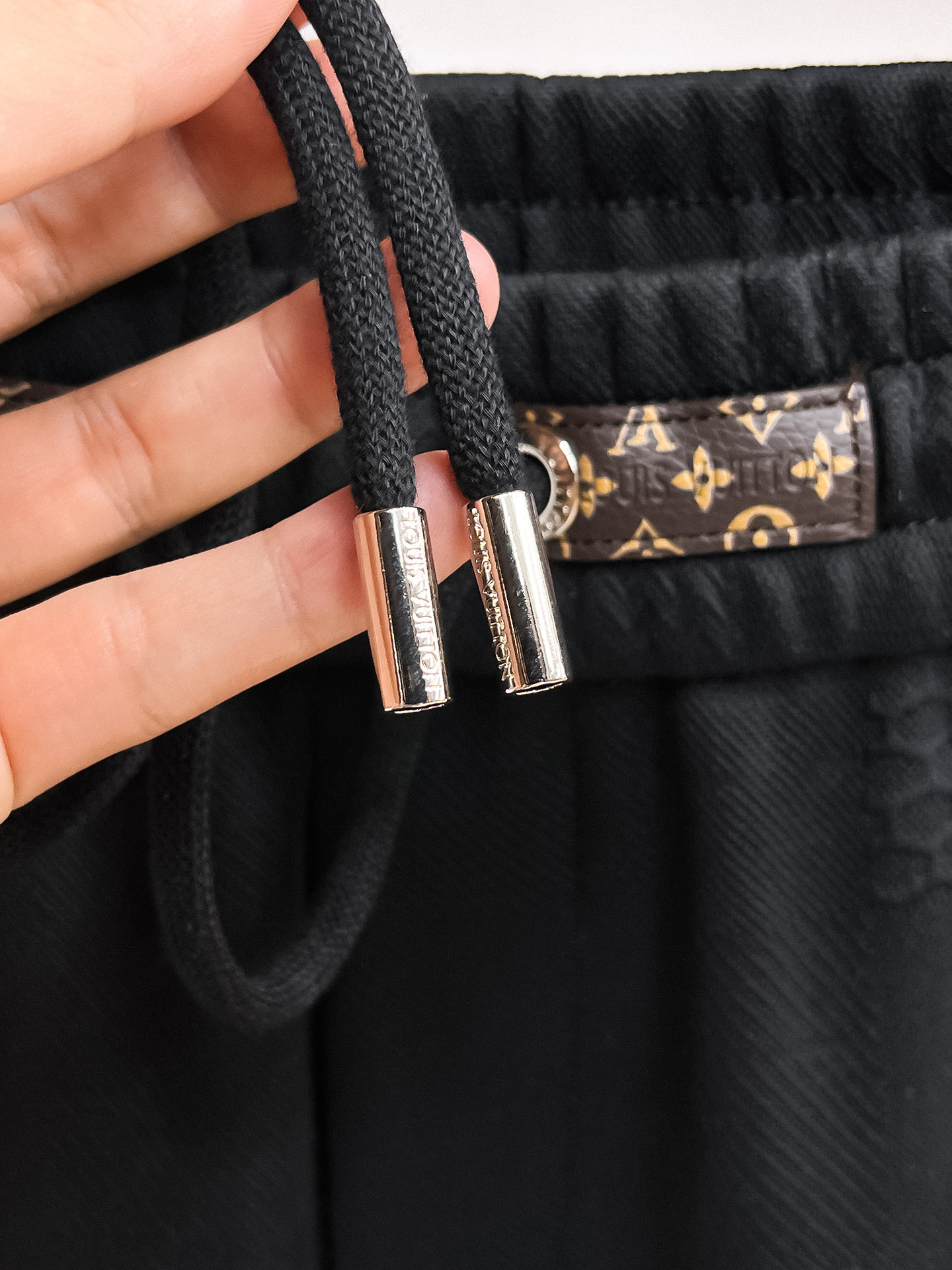 LV 顶级货品🐮 🆕2026春夏新款休闲裤！官网同步发售。品牌经典LOGO休闲裤 ，定制面料，舒适度极好