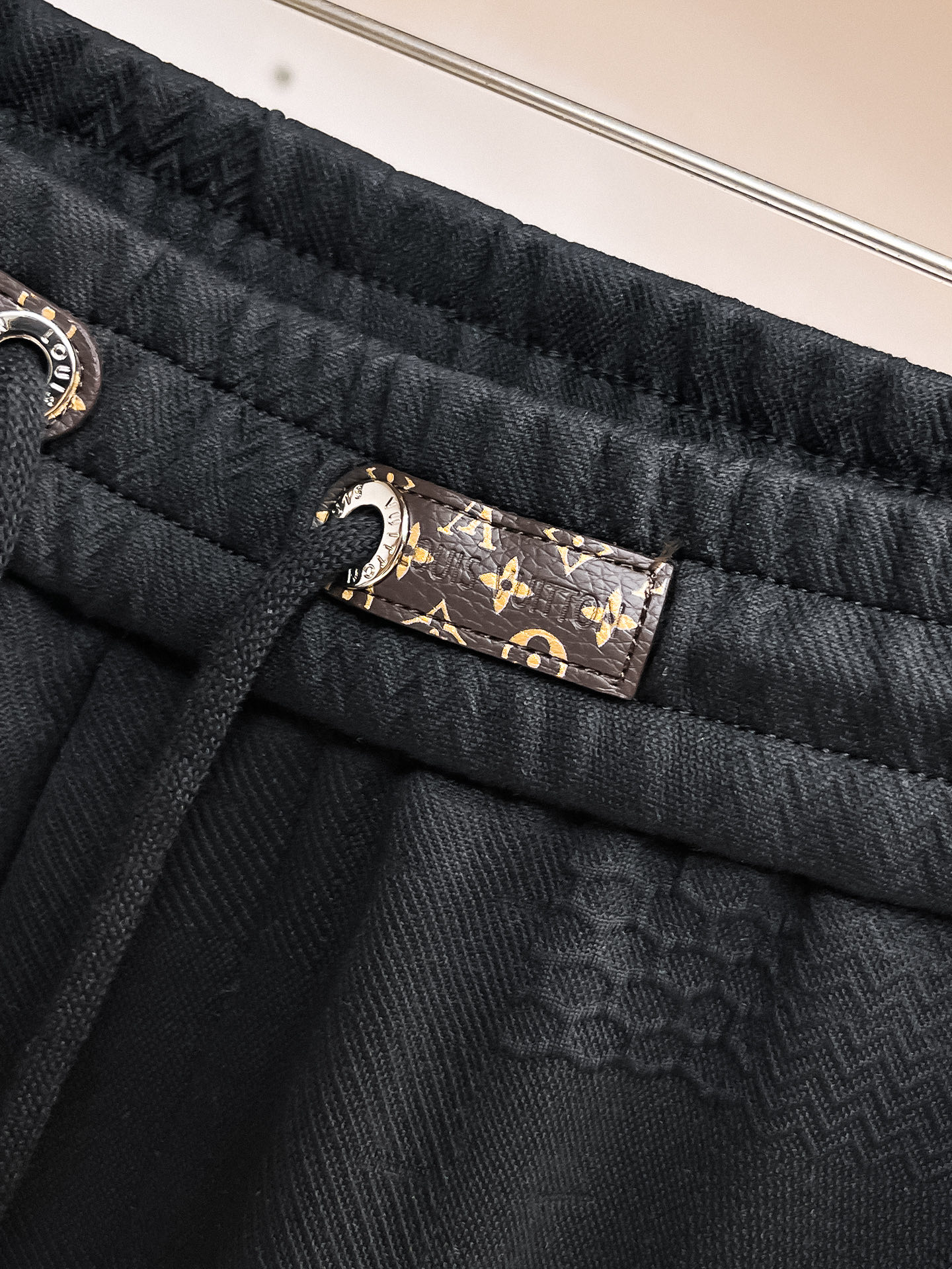 LV 顶级货品🐮 🆕2026春夏新款休闲裤！官网同步发售。品牌经典LOGO休闲裤 ，定制面料，舒适度极好