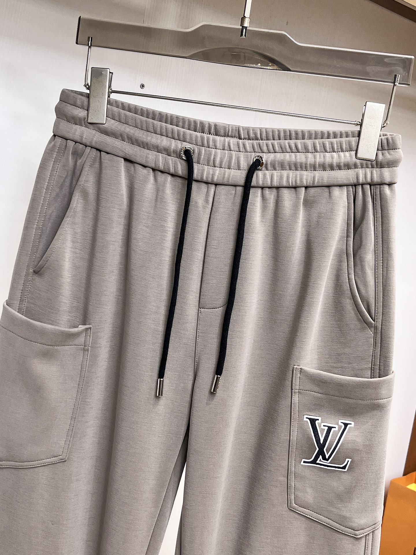 LV 顶级货品🐮 🆕2026春夏新款休闲裤！官网同步发售。品牌经典LOGO休闲裤 ，定制面料，舒适度极好