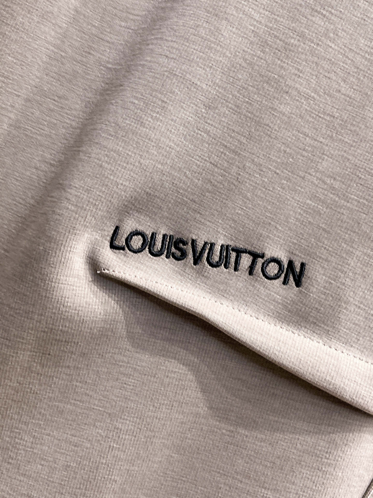 LV 顶级货品🐮 🆕2026春夏新款休闲裤！官网同步发售。品牌经典LOGO休闲裤 ，定制面料，舒适度极好