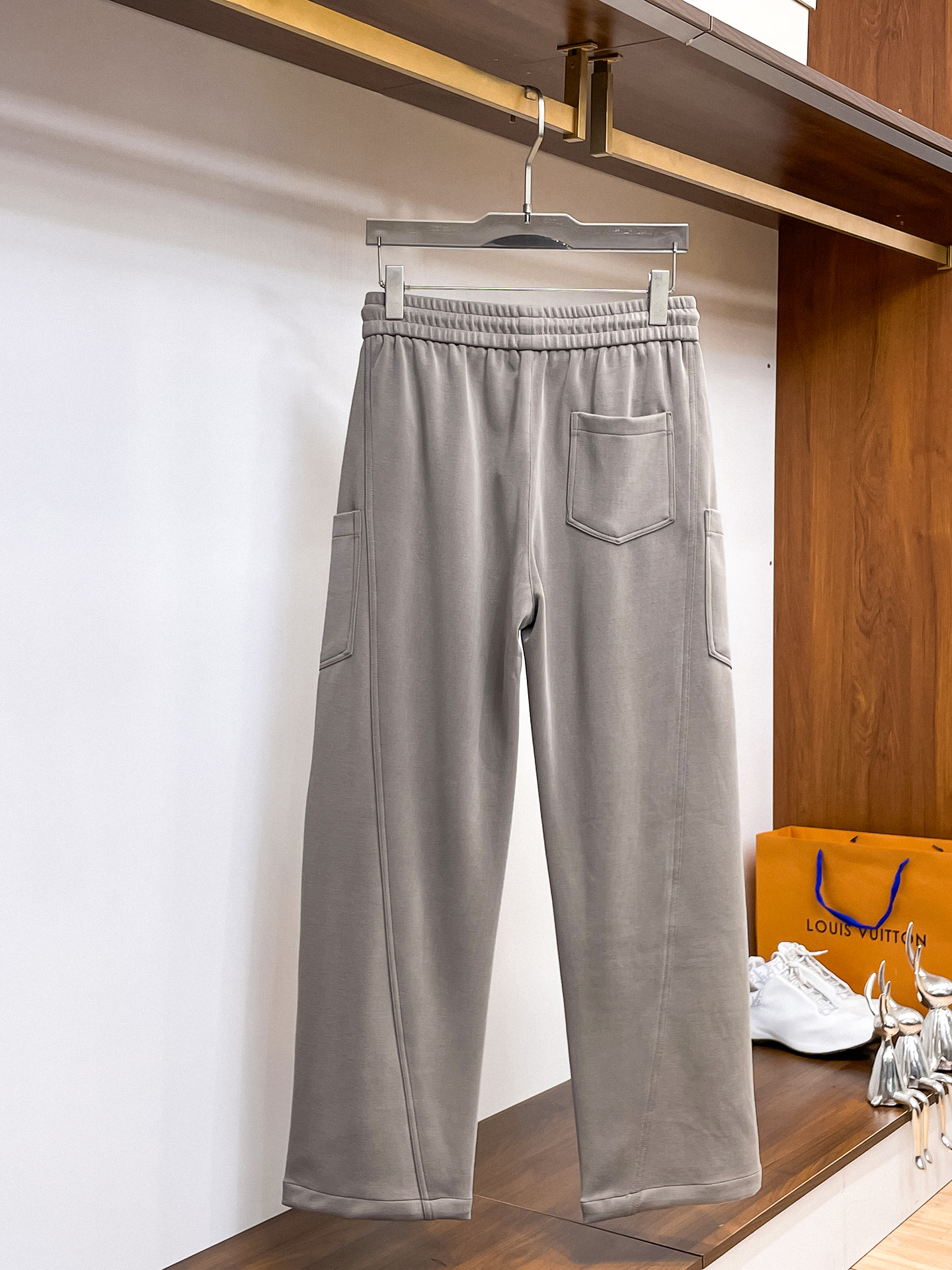 LV 顶级货品🐮 🆕2026春夏新款休闲裤！官网同步发售。品牌经典LOGO休闲裤 ，定制面料，舒适度极好