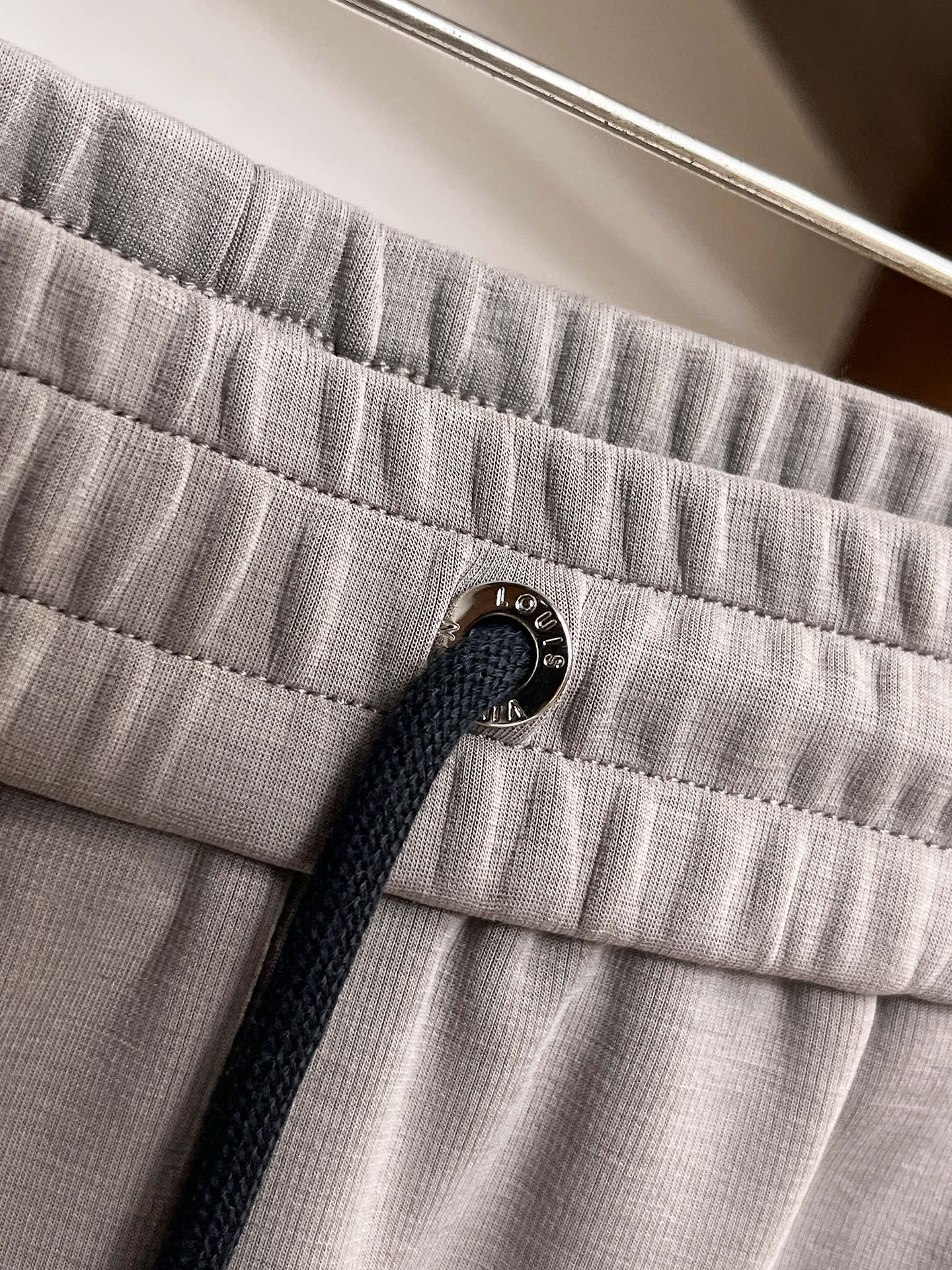 LV 顶级货品🐮 🆕2026春夏新款休闲裤！官网同步发售。品牌经典LOGO休闲裤 ，定制面料，舒适度极好