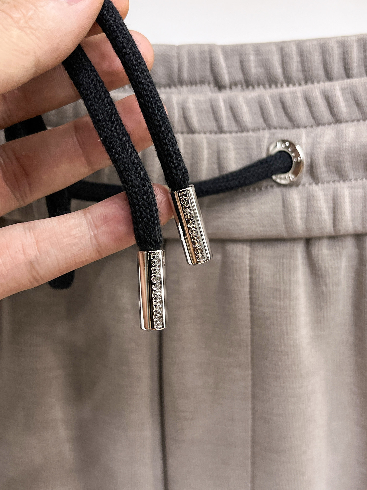 LV 顶级货品🐮 🆕2026春夏新款休闲裤！官网同步发售。品牌经典LOGO休闲裤 ，定制面料，舒适度极好