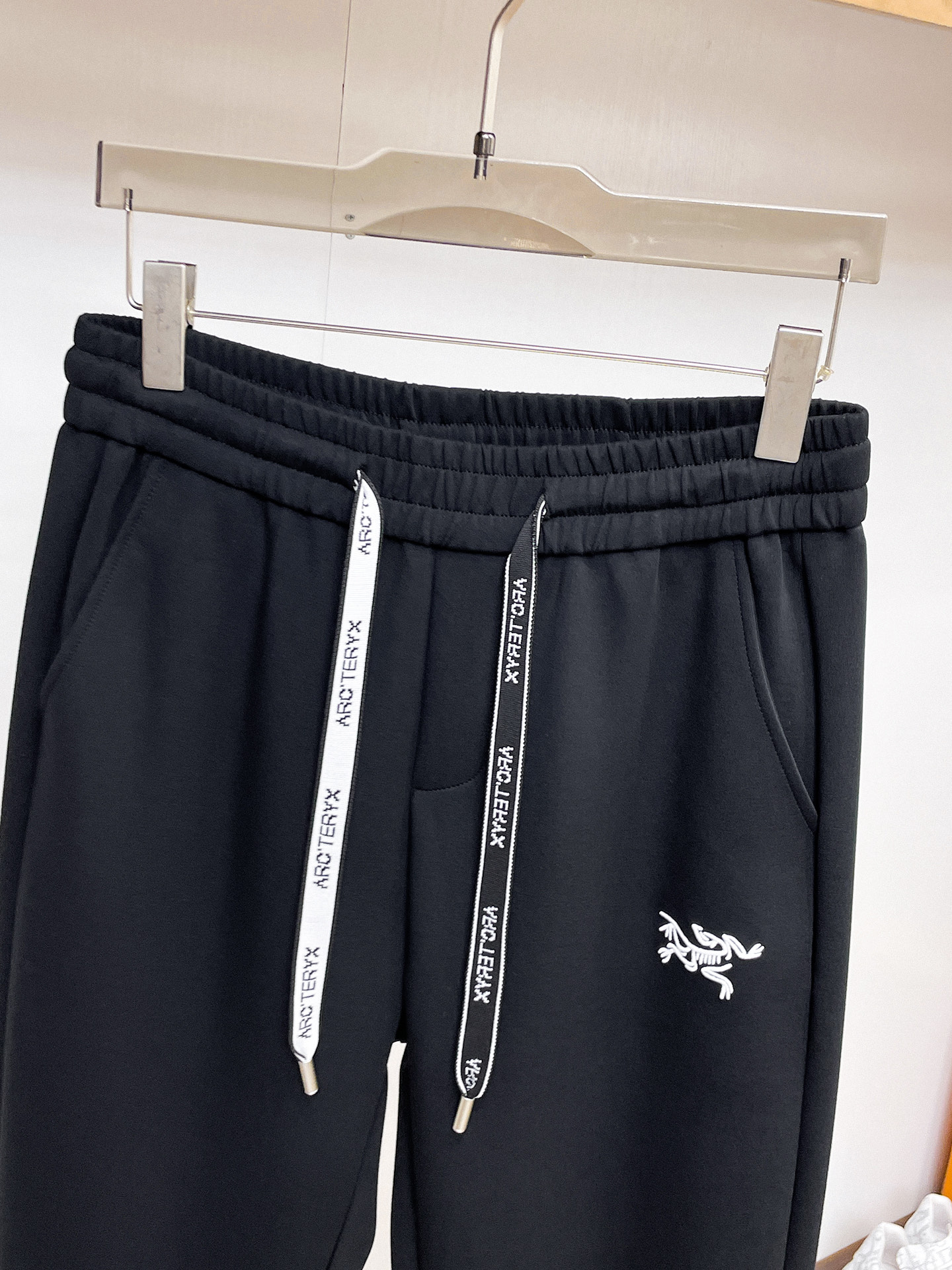 始祖鸟 顶级货品🐮 🆕2026春夏新款休闲裤！官网同步发售。品牌经典LOGO休闲裤 ，定制面料，舒适度极