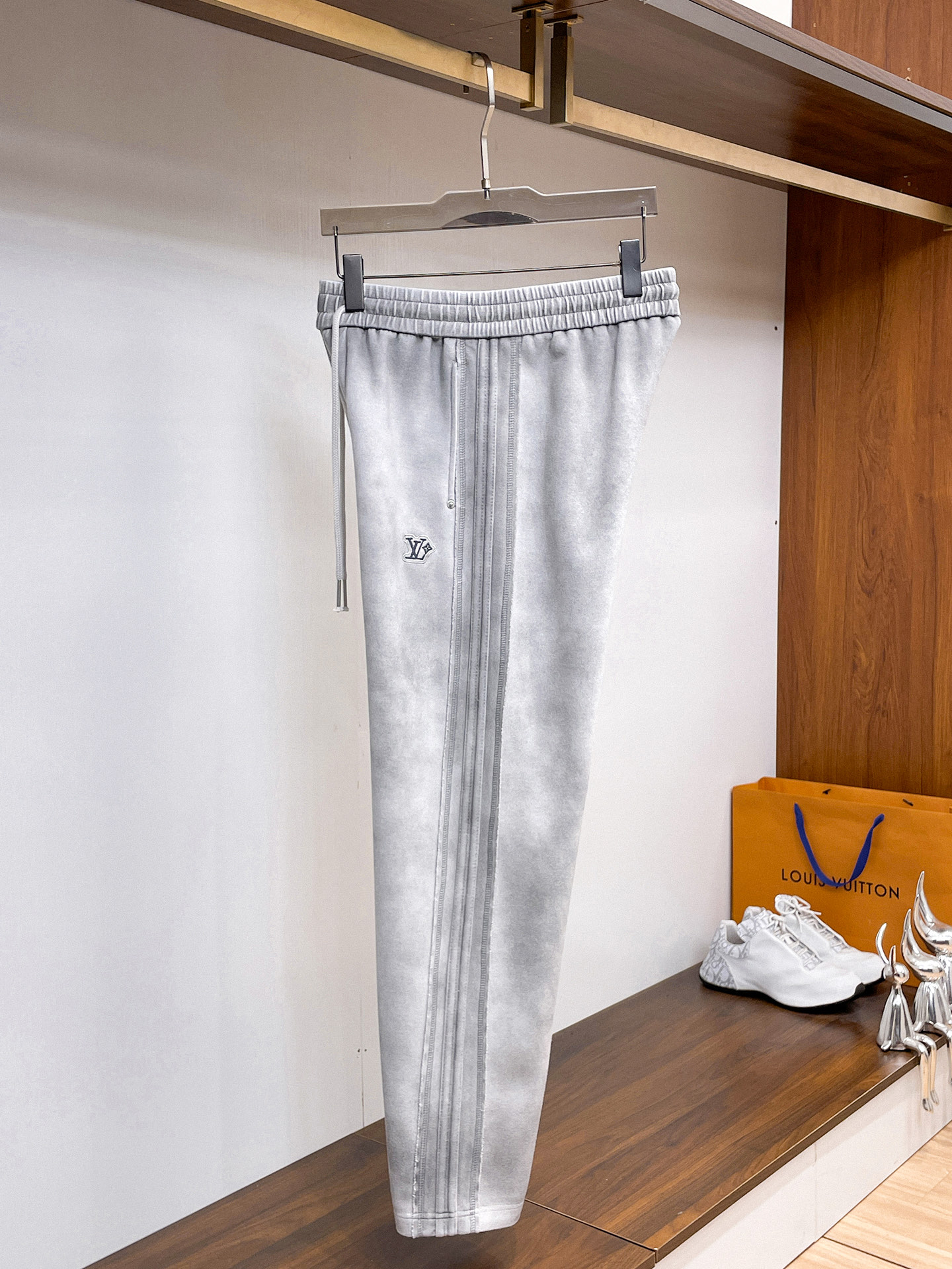 LV 顶级货品🐮 🆕2026春夏新款休闲裤！官网同步发售。品牌经典LOGO休闲裤 ，定制面料，舒适度极好