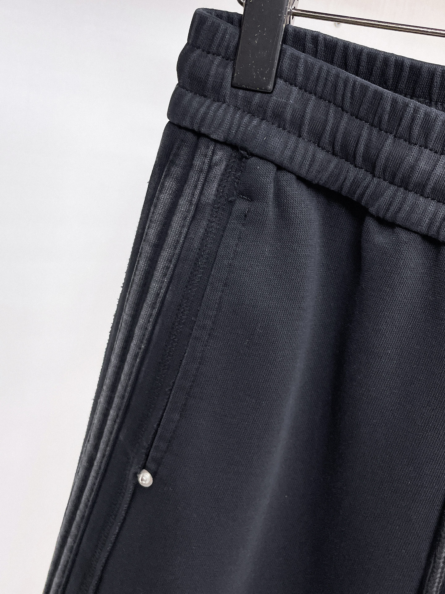 LV 顶级货品🐮 🆕2026春夏新款休闲裤！官网同步发售。品牌经典LOGO休闲裤 ，定制面料，舒适度极好