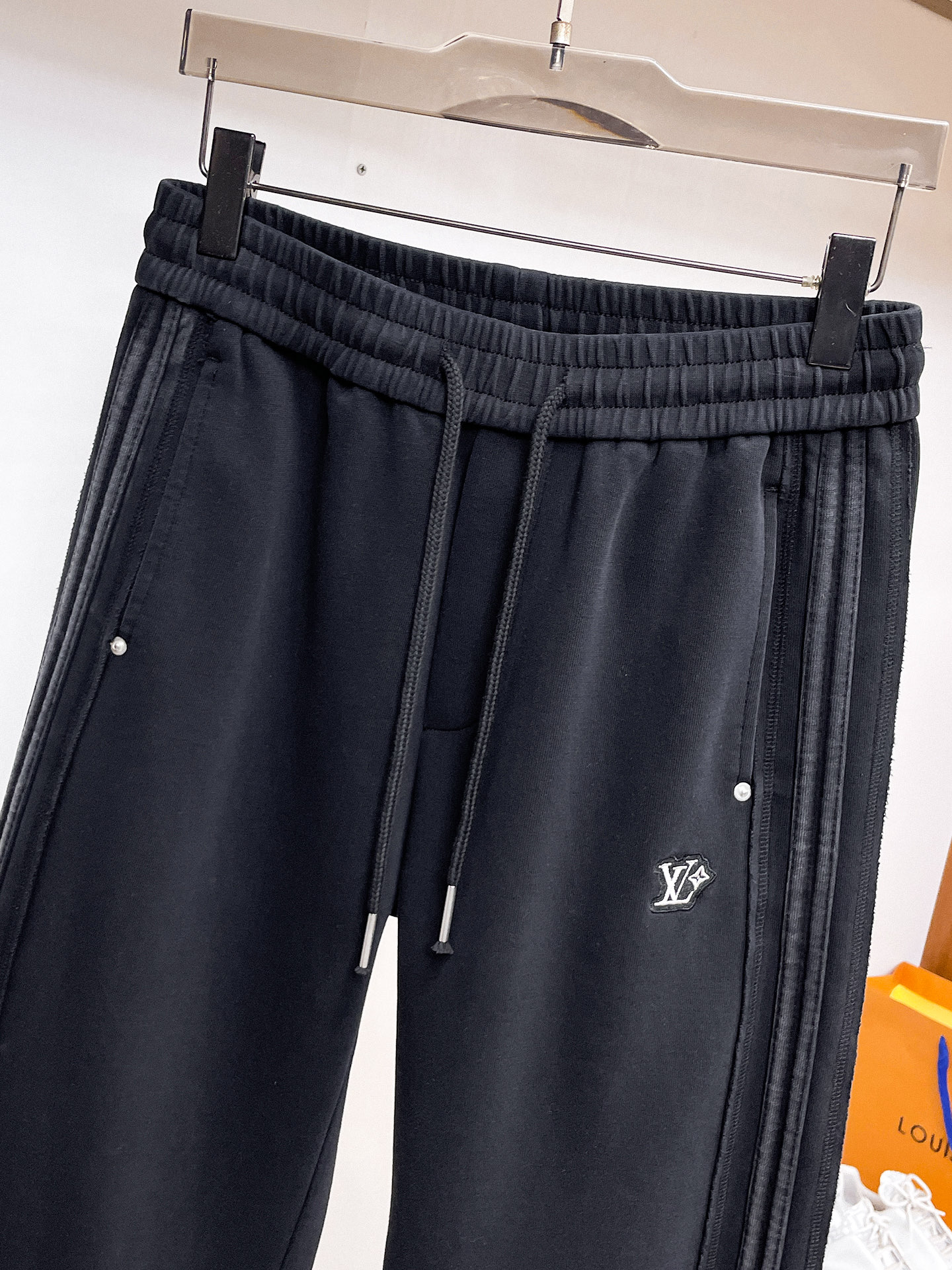 LV 顶级货品🐮 🆕2026春夏新款休闲裤！官网同步发售。品牌经典LOGO休闲裤 ，定制面料，舒适度极好