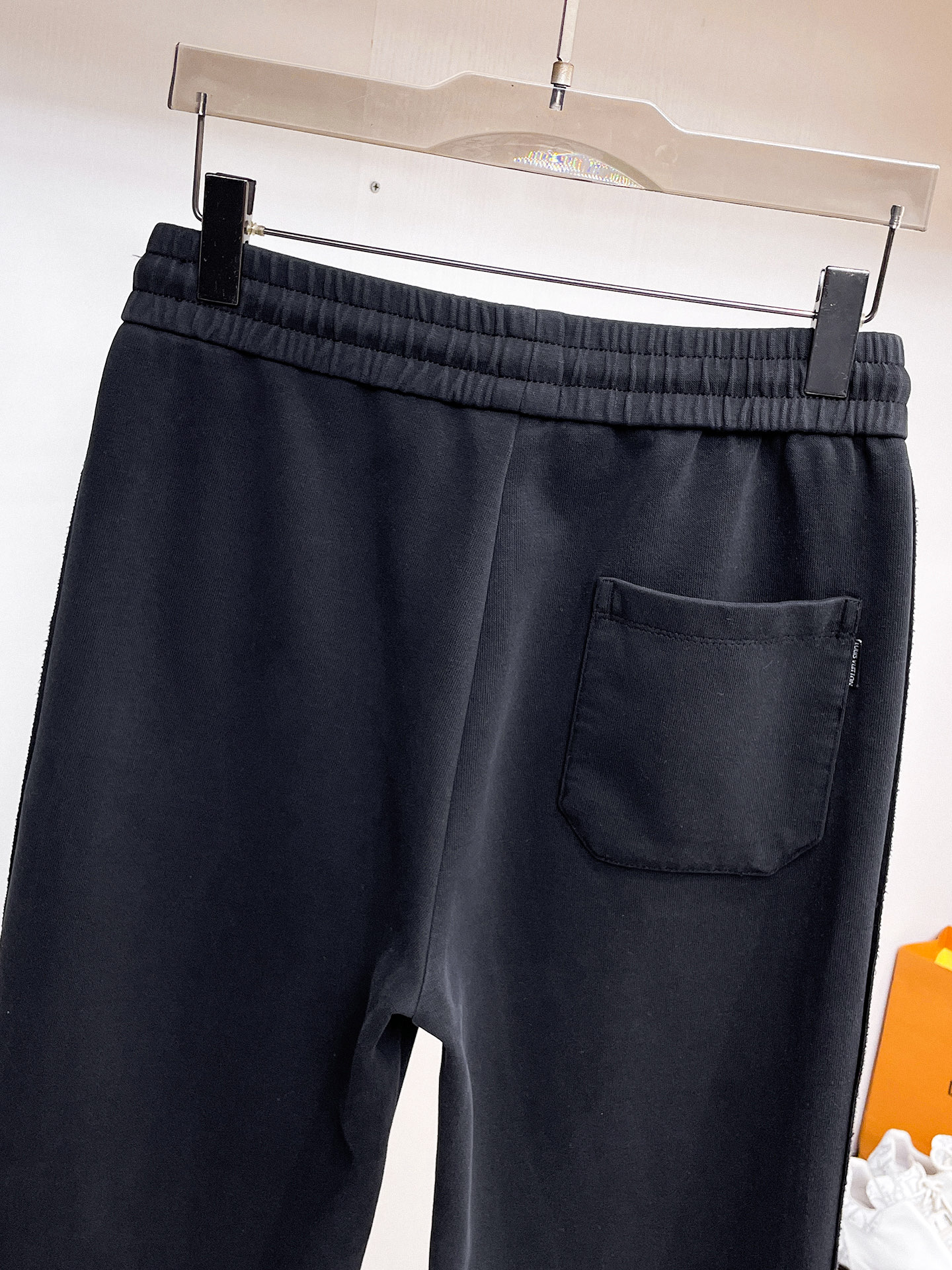 LV 顶级货品🐮 🆕2026春夏新款休闲裤！官网同步发售。品牌经典LOGO休闲裤 ，定制面料，舒适度极好