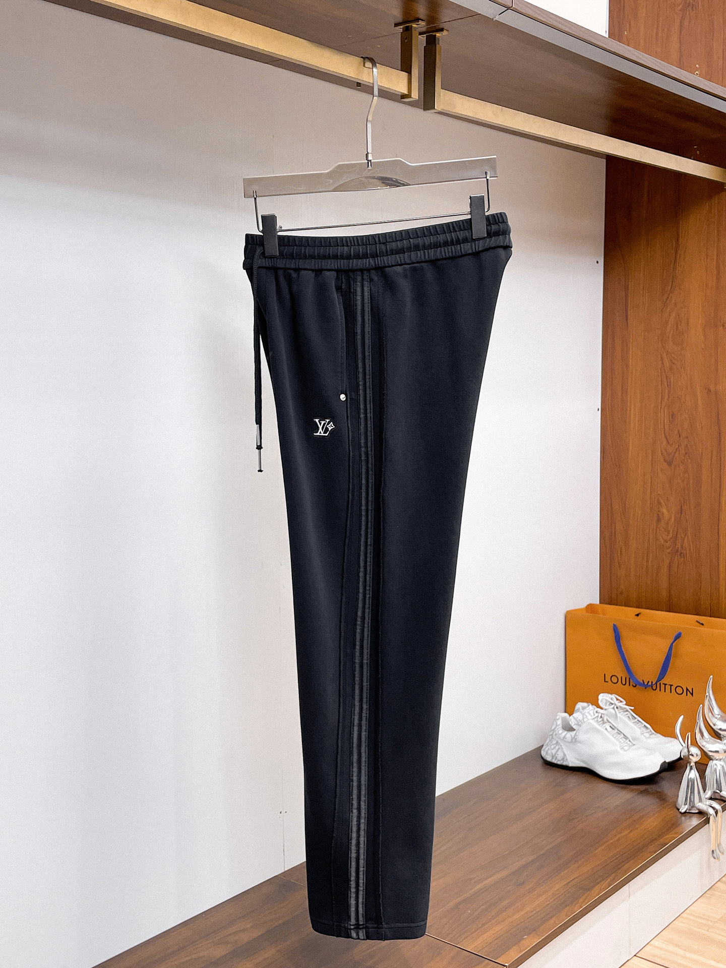 LV 顶级货品🐮 🆕2026春夏新款休闲裤！官网同步发售。品牌经典LOGO休闲裤 ，定制面料，舒适度极好
