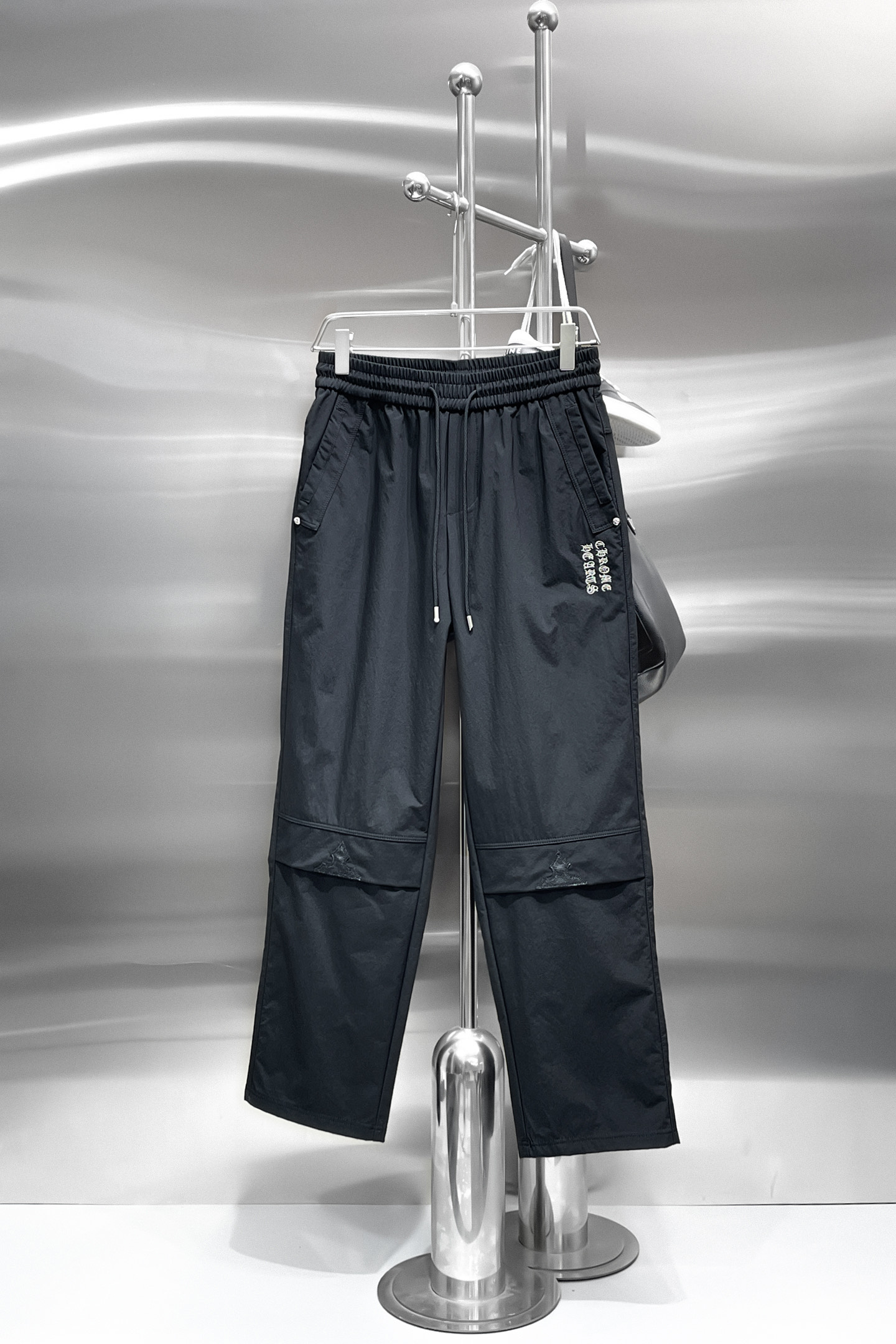 NO:732045,Kroxin's top quality products, thickened version!  2025 new autumn and winter casual pants!  On sale simultaneously on the official website. Brand classic LOGO casual pants, customized fabrics, extremely comfortable, strong touch. Highly recognizable, perfect appearance and craftsmanship. Sizes M-3XL,, chrome hearts,19860909克罗心顶级货品 加厚款！2025秋冬新款休闲裤！官网同步发售.品牌经典LOGO休闲裤 ,定制面料,舒适度极好,手触感强烈.辨识度极高,完美品相工艺. 尺码M-3XL,,chrome hearts,,Men's clothing