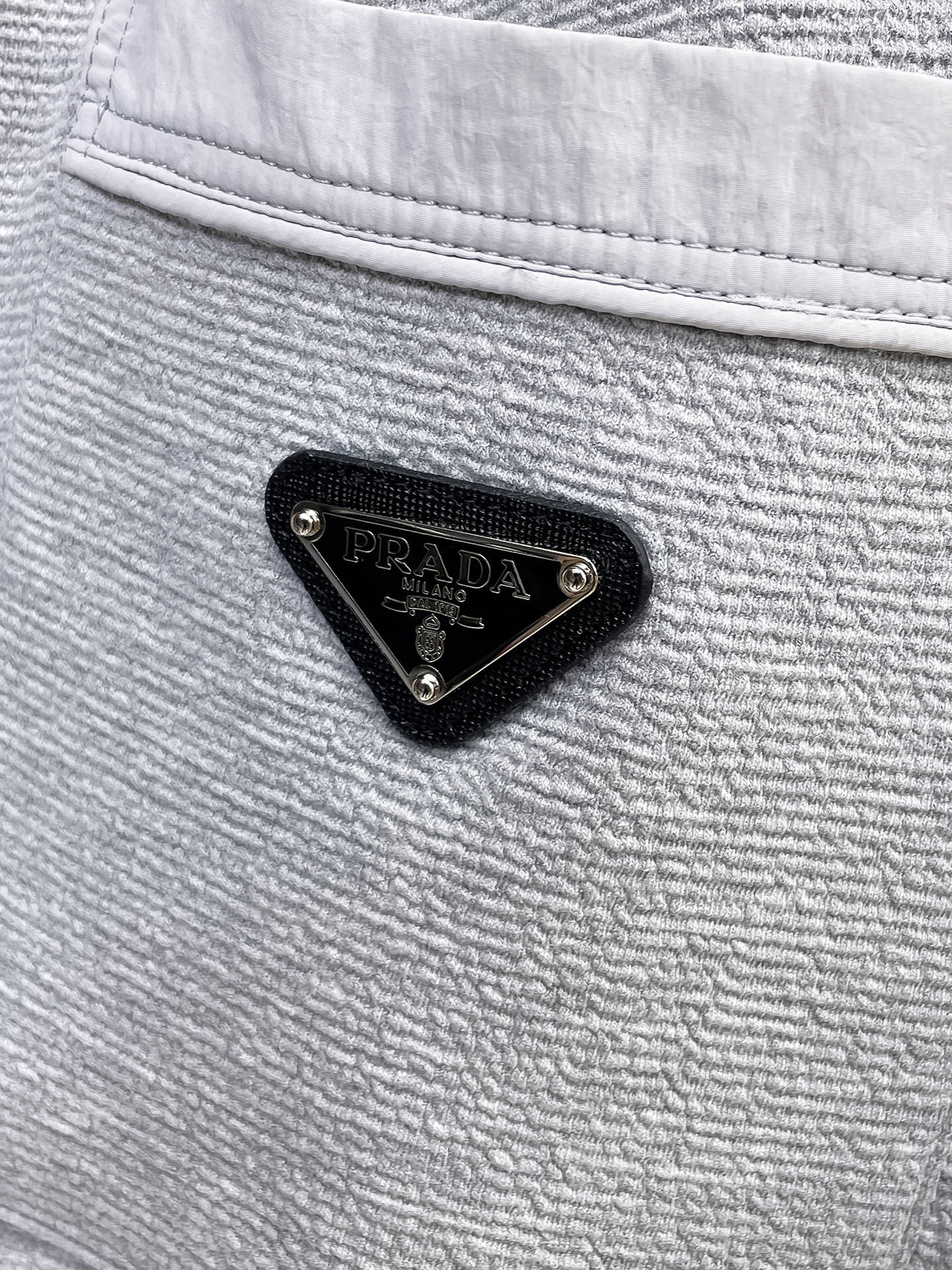 普拉达 顶级货品🐮 🆕2026春夏新款休闲裤！官网同步发售。品牌经典LOGO休闲裤 ，定制面料，舒适度极