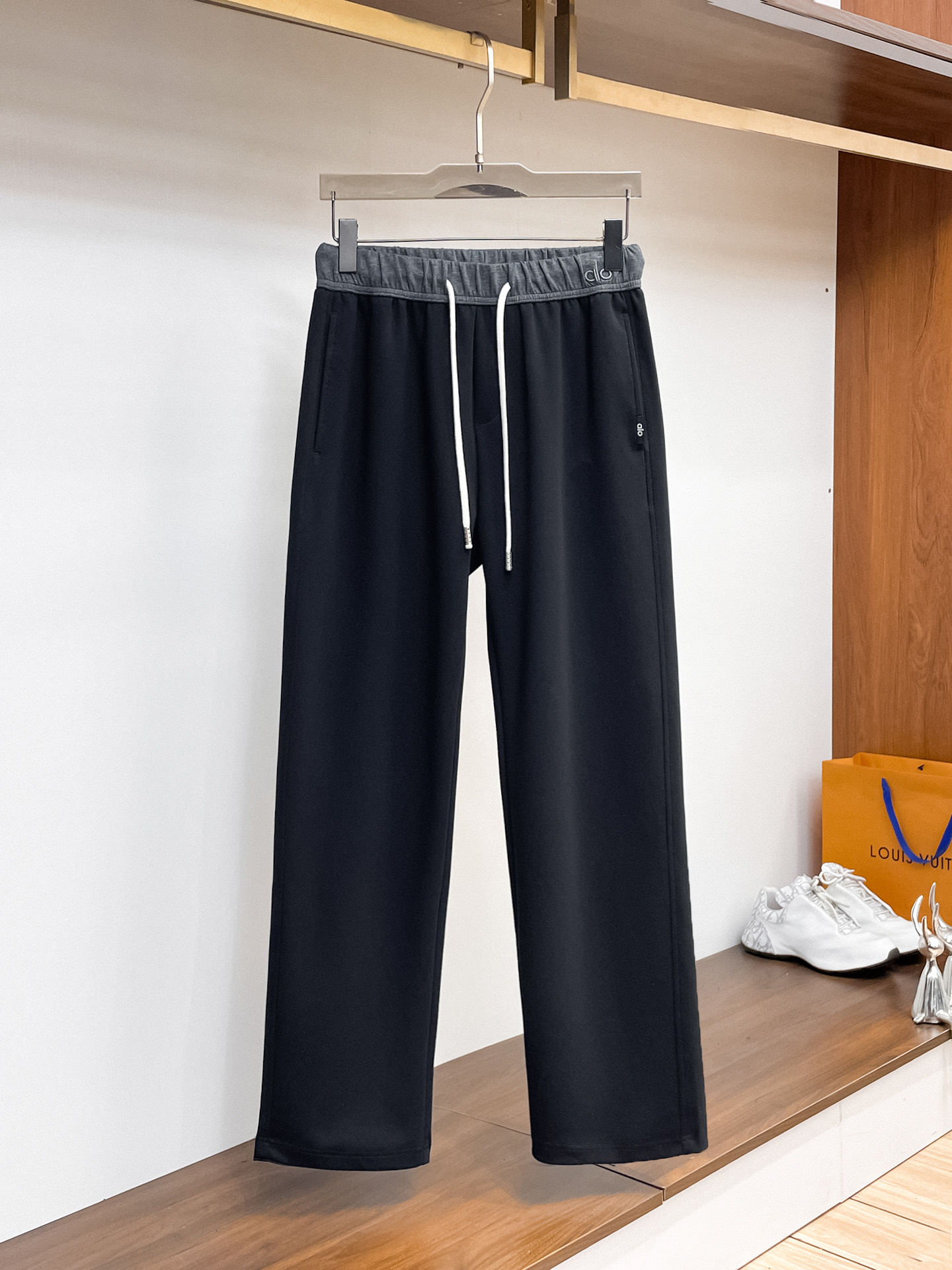 alo 顶级货品🐮 🆕2026春夏新款休闲裤！官网同步发售。品牌经典LOGO休闲裤 ，定制面料，舒适度极