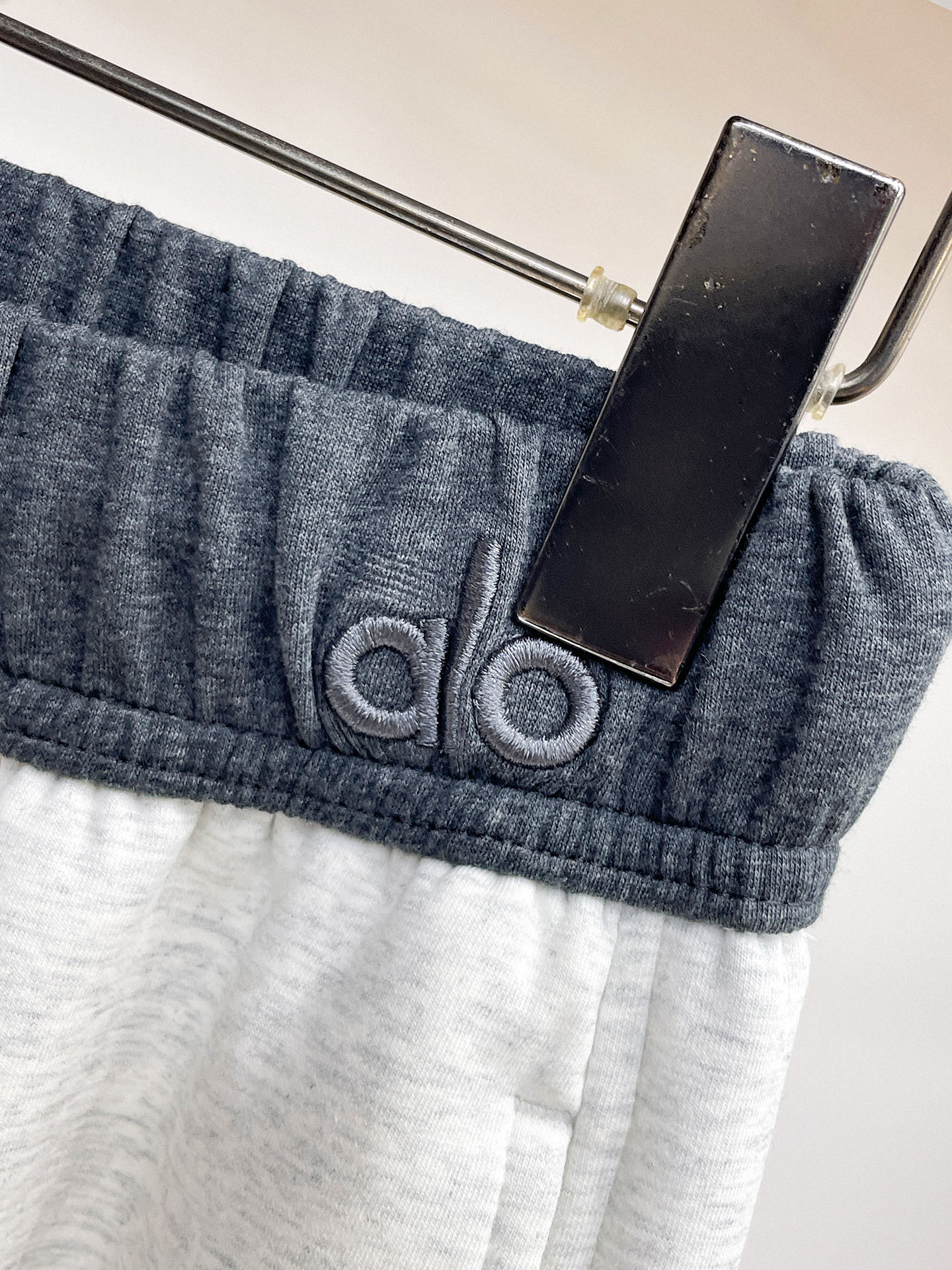 alo 顶级货品🐮 🆕2026春夏新款休闲裤！官网同步发售。品牌经典LOGO休闲裤 ，定制面料，舒适度极