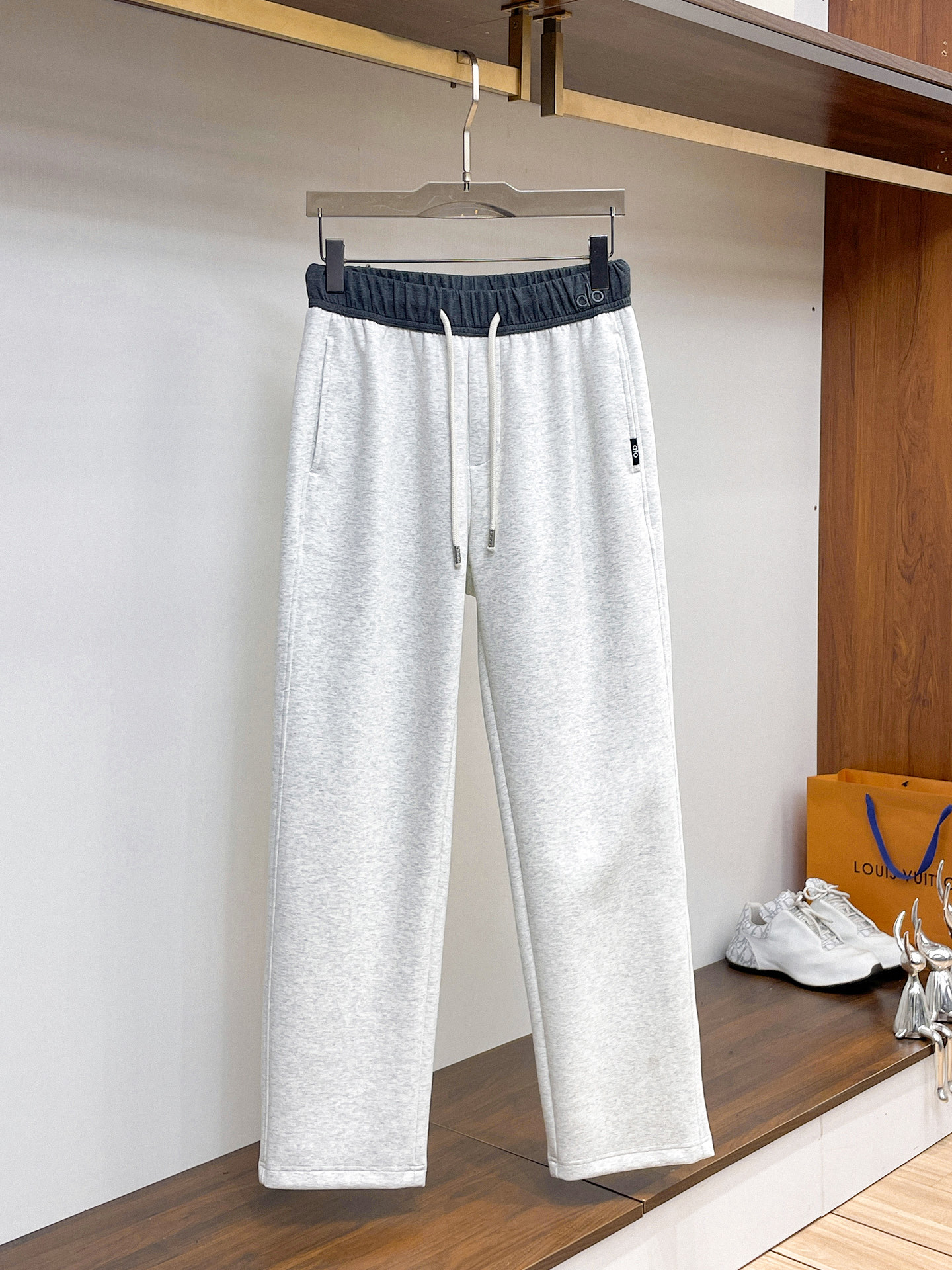 alo 顶级货品🐮 🆕2026春夏新款休闲裤！官网同步发售。品牌经典LOGO休闲裤 ，定制面料，舒适度极