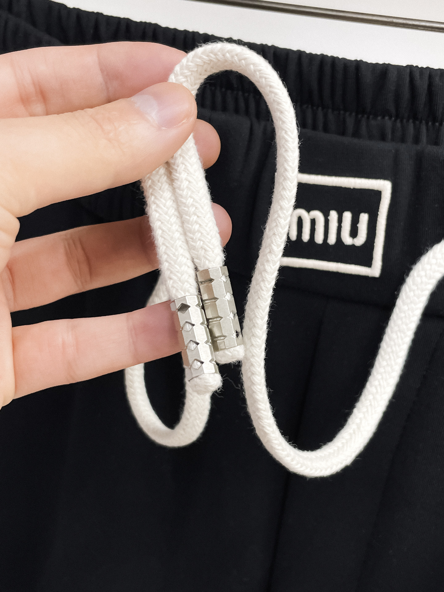 MIU 顶级货品🐮 🆕2026春夏新款休闲裤！官网同步发售。品牌经典LOGO休闲裤 ，定制面料，舒适度极