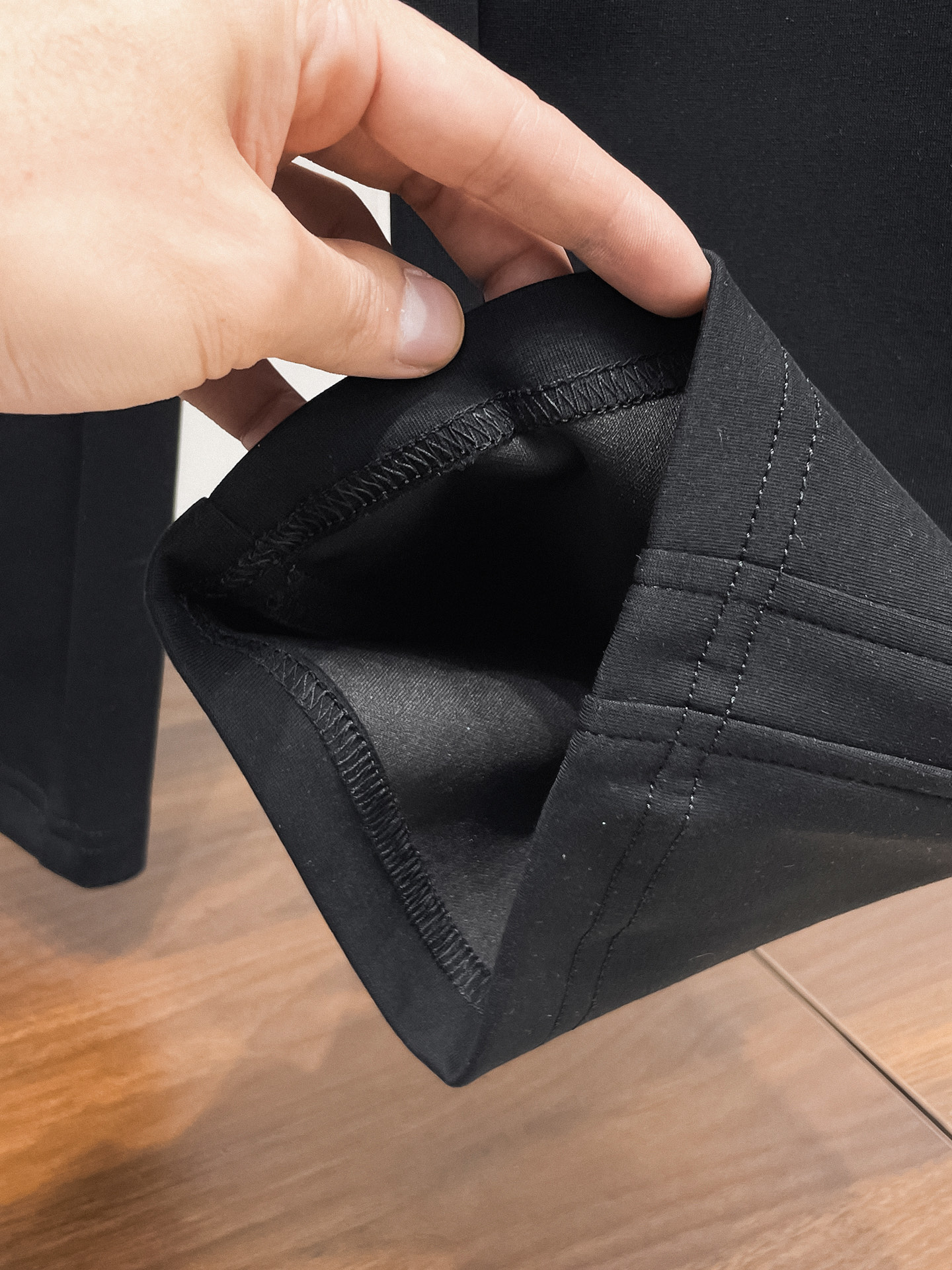 MIU 顶级货品🐮 🆕2026春夏新款休闲裤！官网同步发售。品牌经典LOGO休闲裤 ，定制面料，舒适度极