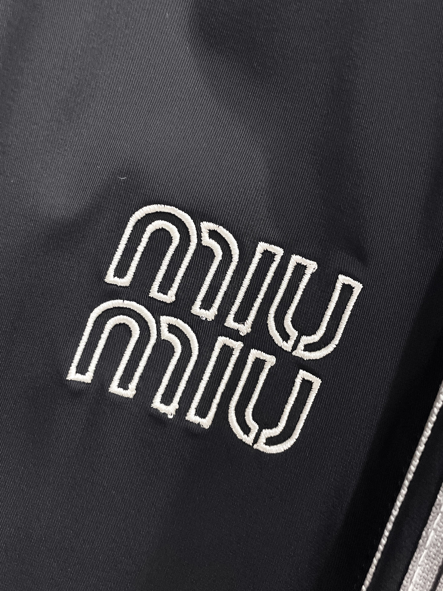 MIU 顶级货品🐮 🆕2026春夏新款休闲裤！官网同步发售。品牌经典LOGO休闲裤 ，定制面料，舒适度极