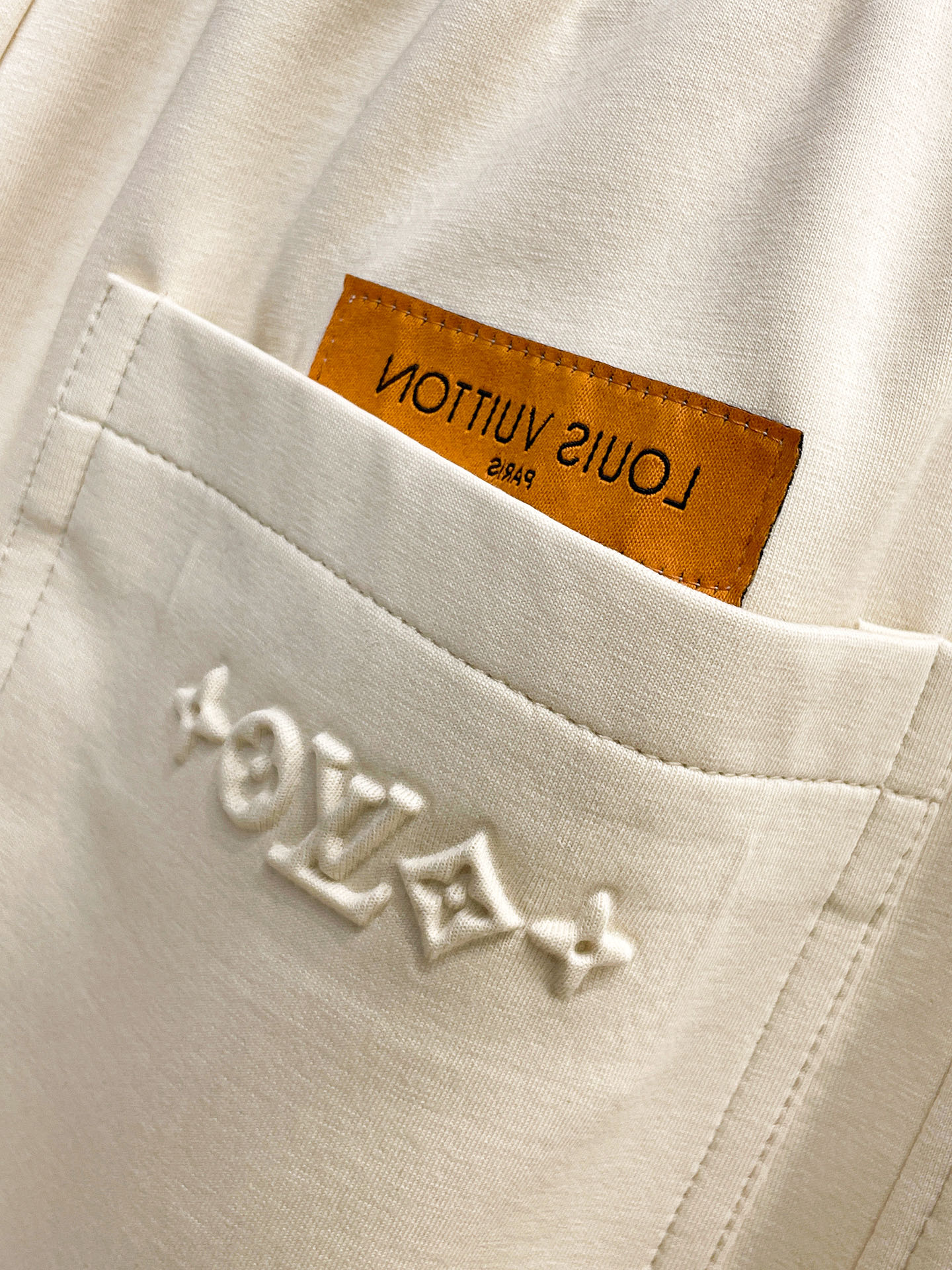 LV 顶级货品🐮 🆕2026春夏新款休闲裤！官网同步发售。品牌经典LOGO休闲裤 ，定制面料，舒适度极好