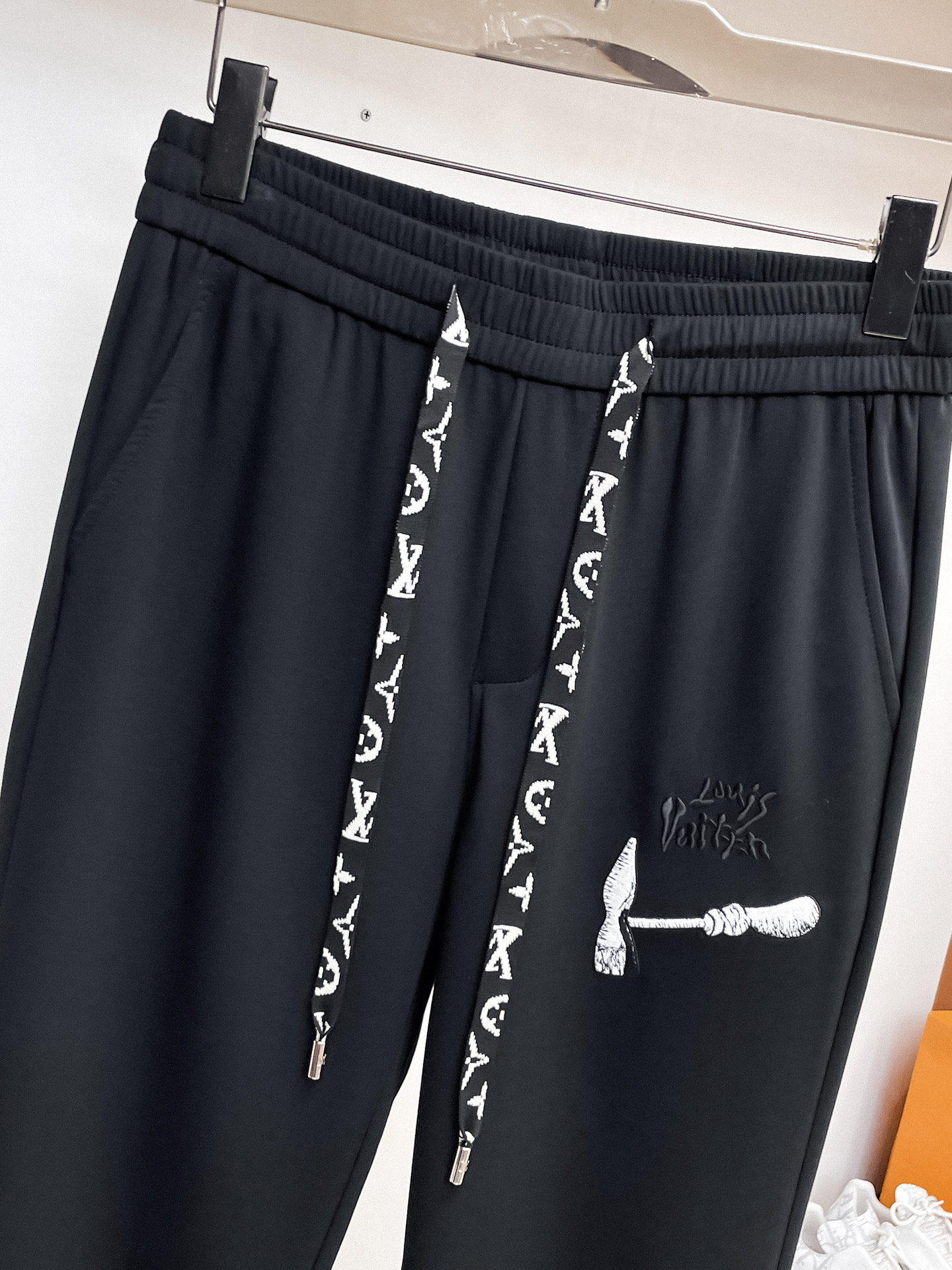 LV 顶级货品🐮 🆕2026春夏新款休闲裤！官网同步发售。品牌经典LOGO休闲裤 ，定制面料，舒适度极好