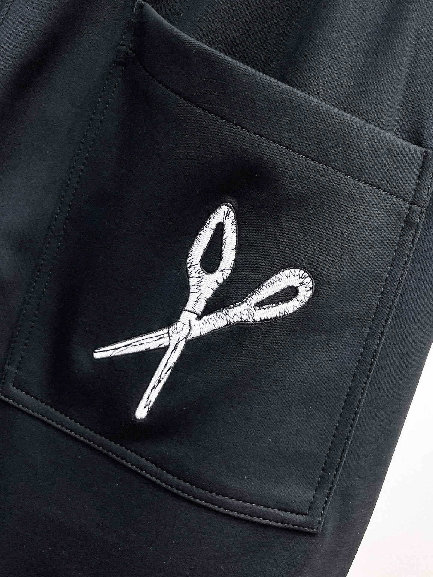 LV 顶级货品🐮 🆕2026春夏新款休闲裤！官网同步发售。品牌经典LOGO休闲裤 ，定制面料，舒适度极好
