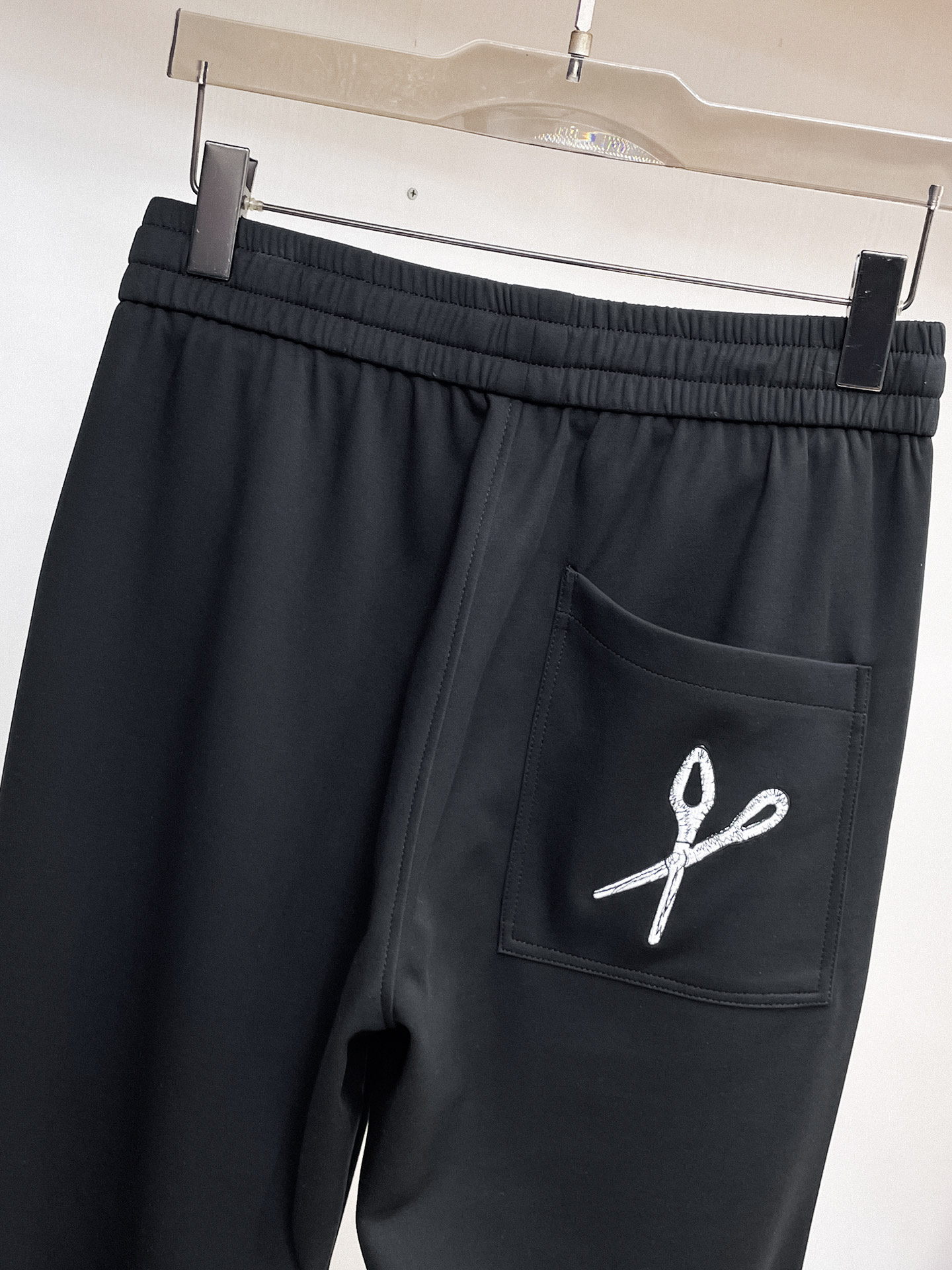 LV 顶级货品🐮 🆕2026春夏新款休闲裤！官网同步发售。品牌经典LOGO休闲裤 ，定制面料，舒适度极好