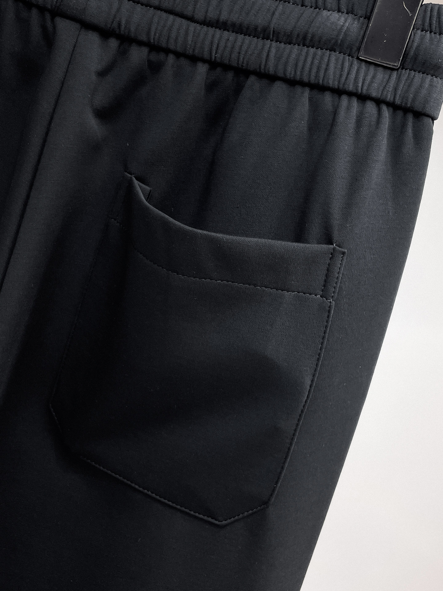 纪梵希 顶级货品🐮 🆕2026春夏新款休闲裤！官网同步发售。品牌经典LOGO休闲裤 ，定制面料，舒适度极