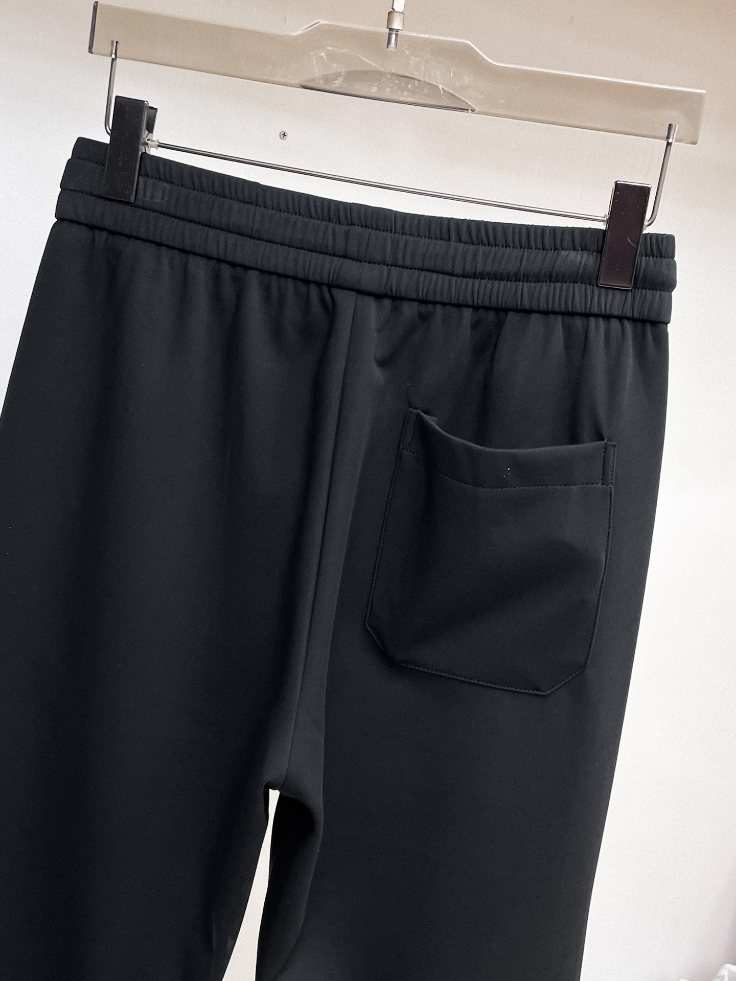 纪梵希 顶级货品🐮 🆕2026春夏新款休闲裤！官网同步发售。品牌经典LOGO休闲裤 ，定制面料，舒适度极