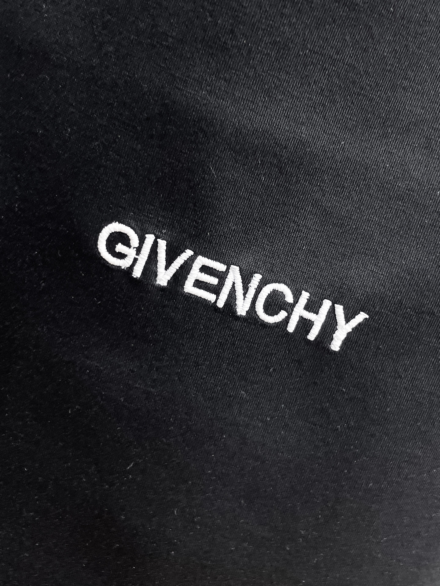 纪梵希 顶级货品🐮 🆕2026春夏新款休闲裤！官网同步发售。品牌经典LOGO休闲裤 ，定制面料，舒适度极