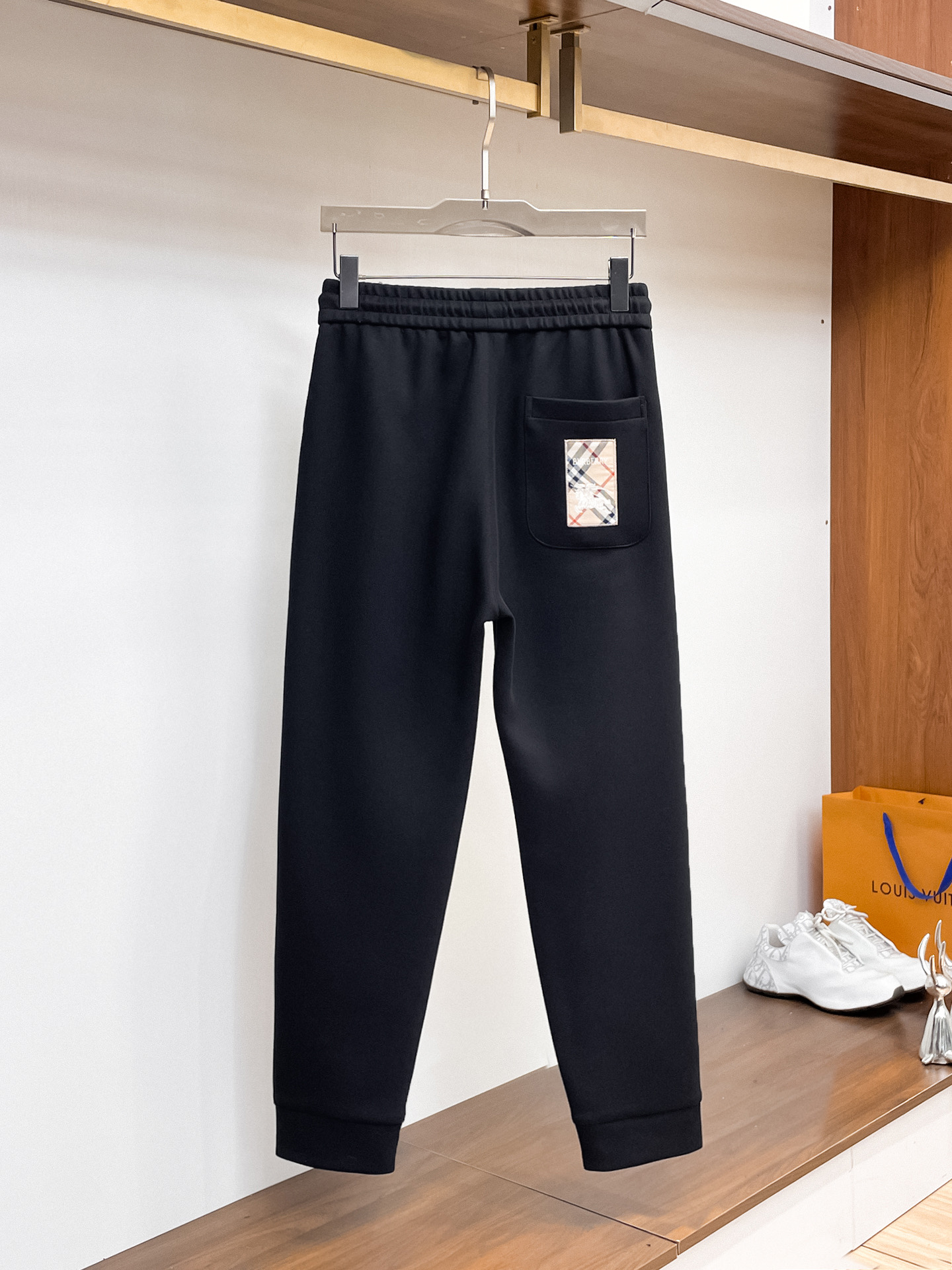 巴宝莉 顶级货品🐮 🆕2026春夏新款休闲裤！官网同步发售。品牌经典LOGO休闲裤 ，定制面料，舒适度极