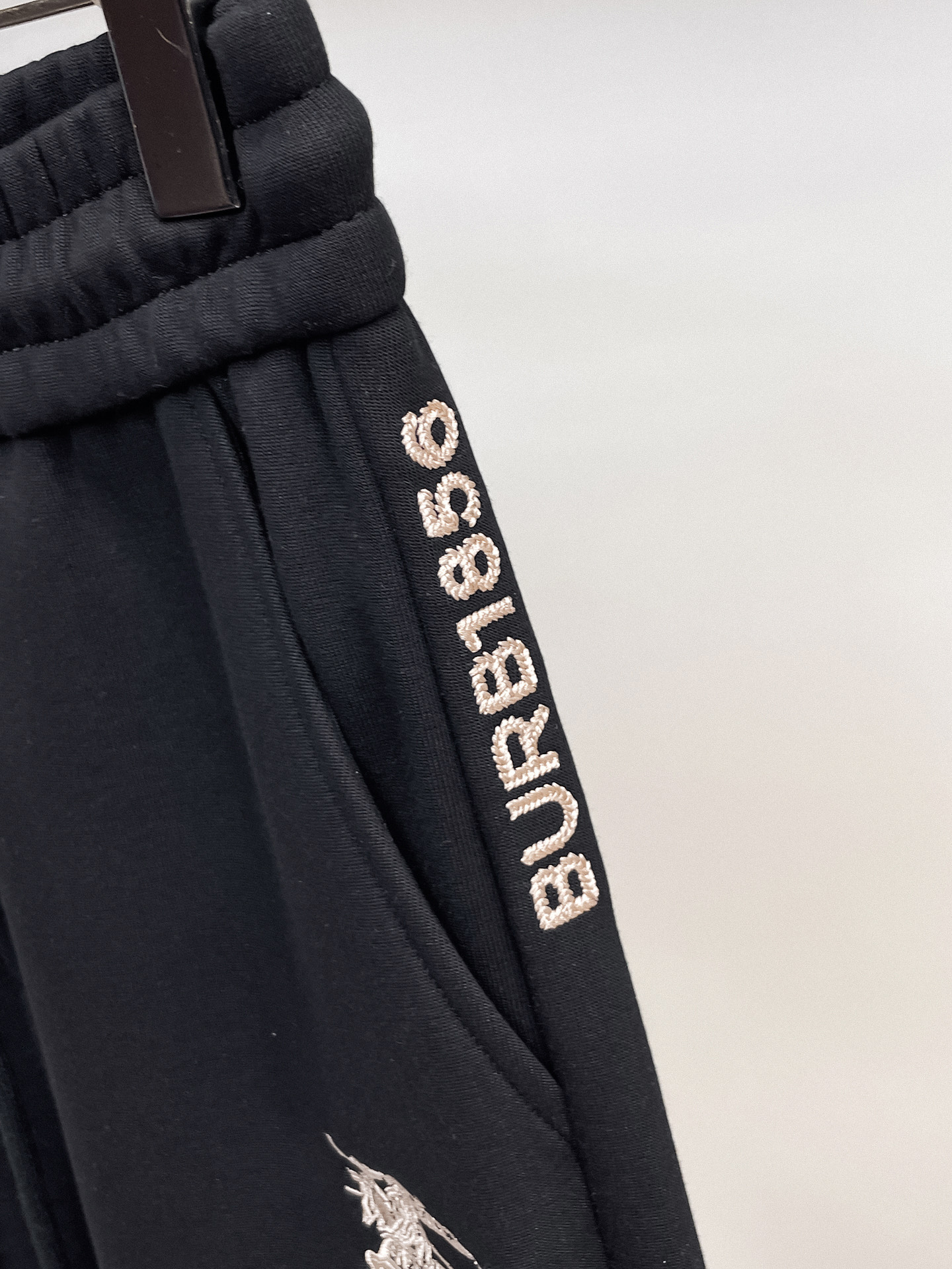 巴宝莉 顶级货品🐮 🆕2026春夏新款休闲裤！官网同步发售。品牌经典LOGO休闲裤 ，定制面料，舒适度极