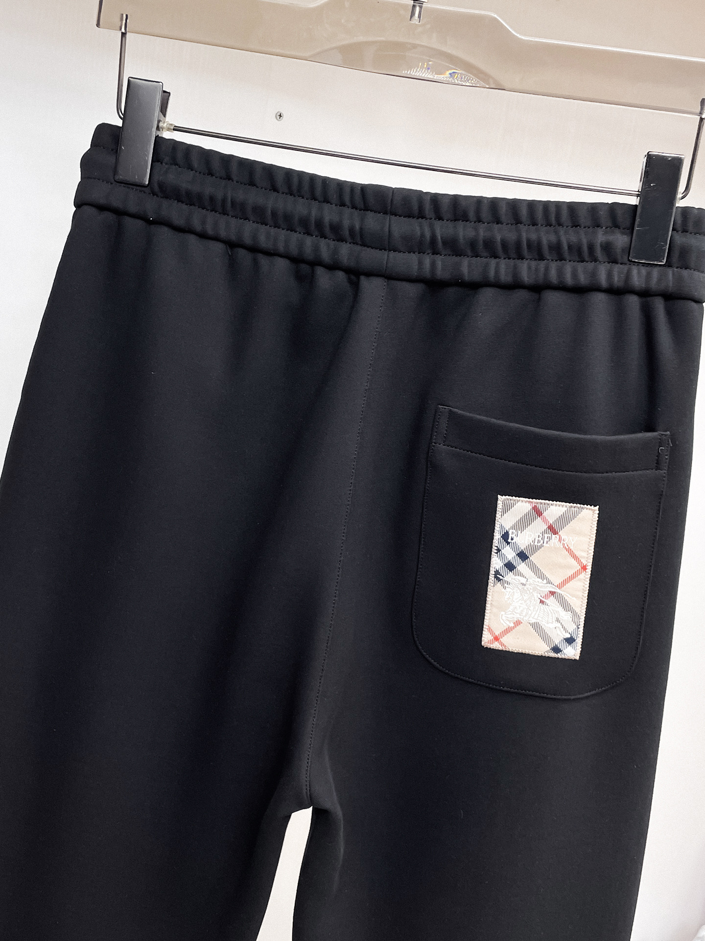 巴宝莉 顶级货品🐮 🆕2026春夏新款休闲裤！官网同步发售。品牌经典LOGO休闲裤 ，定制面料，舒适度极