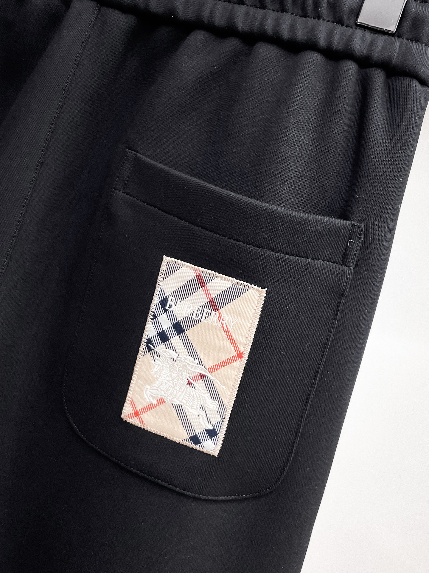 巴宝莉 顶级货品🐮 🆕2026春夏新款休闲裤！官网同步发售。品牌经典LOGO休闲裤 ，定制面料，舒适度极