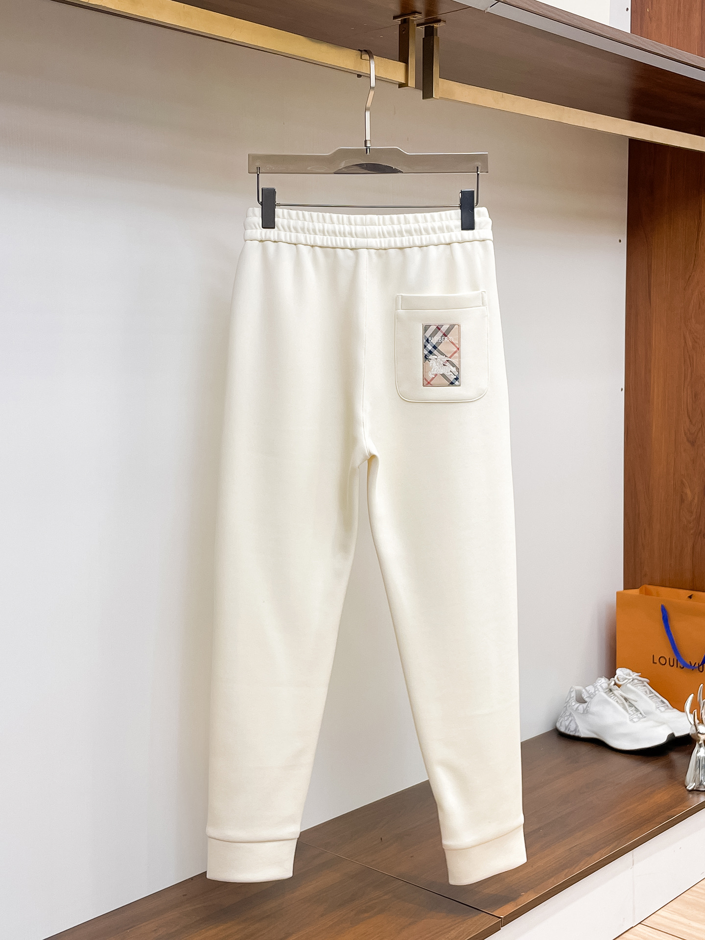 巴宝莉 顶级货品🐮 🆕2026春夏新款休闲裤！官网同步发售。品牌经典LOGO休闲裤 ，定制面料，舒适度极