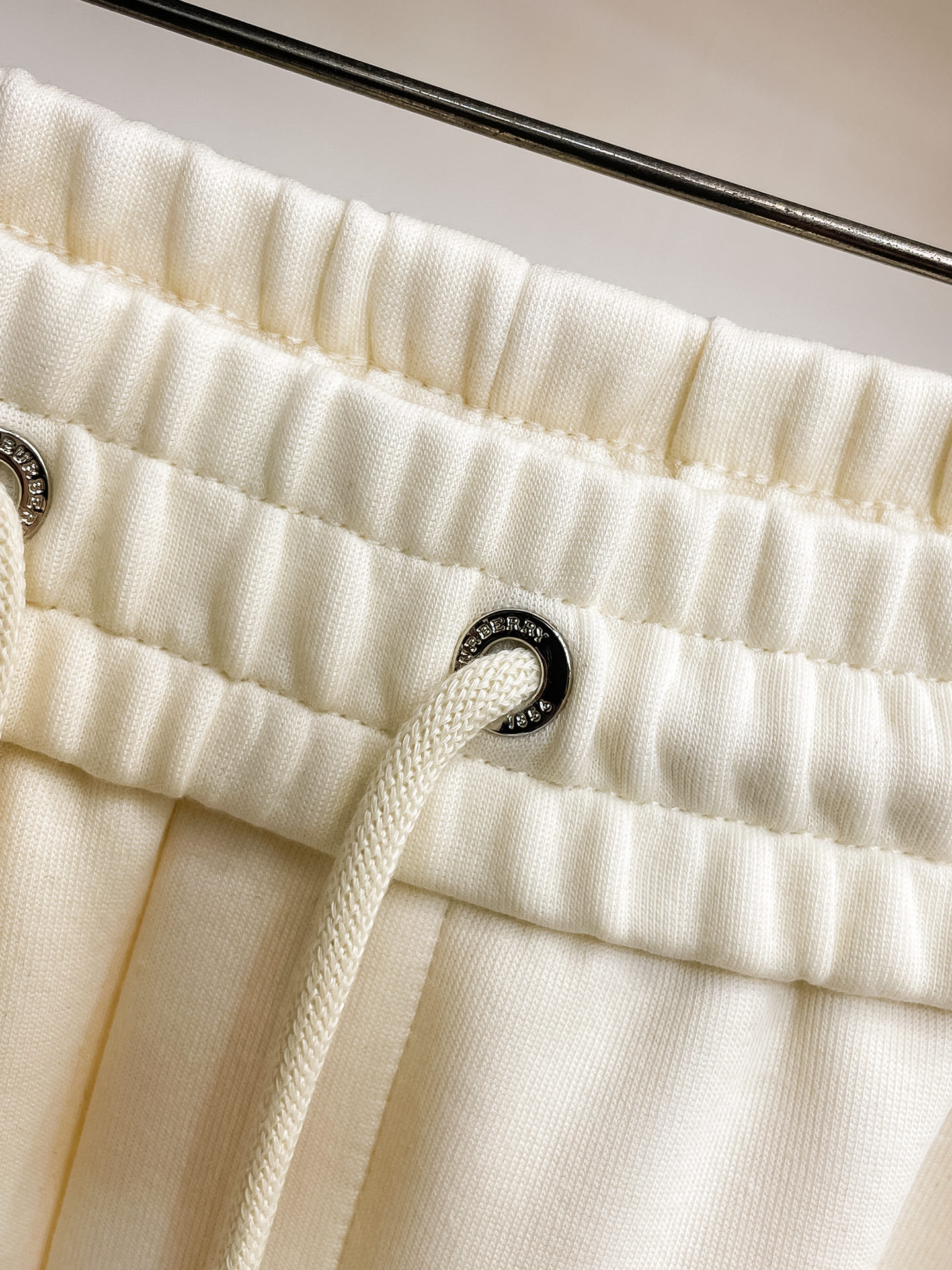 巴宝莉 顶级货品🐮 🆕2026春夏新款休闲裤！官网同步发售。品牌经典LOGO休闲裤 ，定制面料，舒适度极