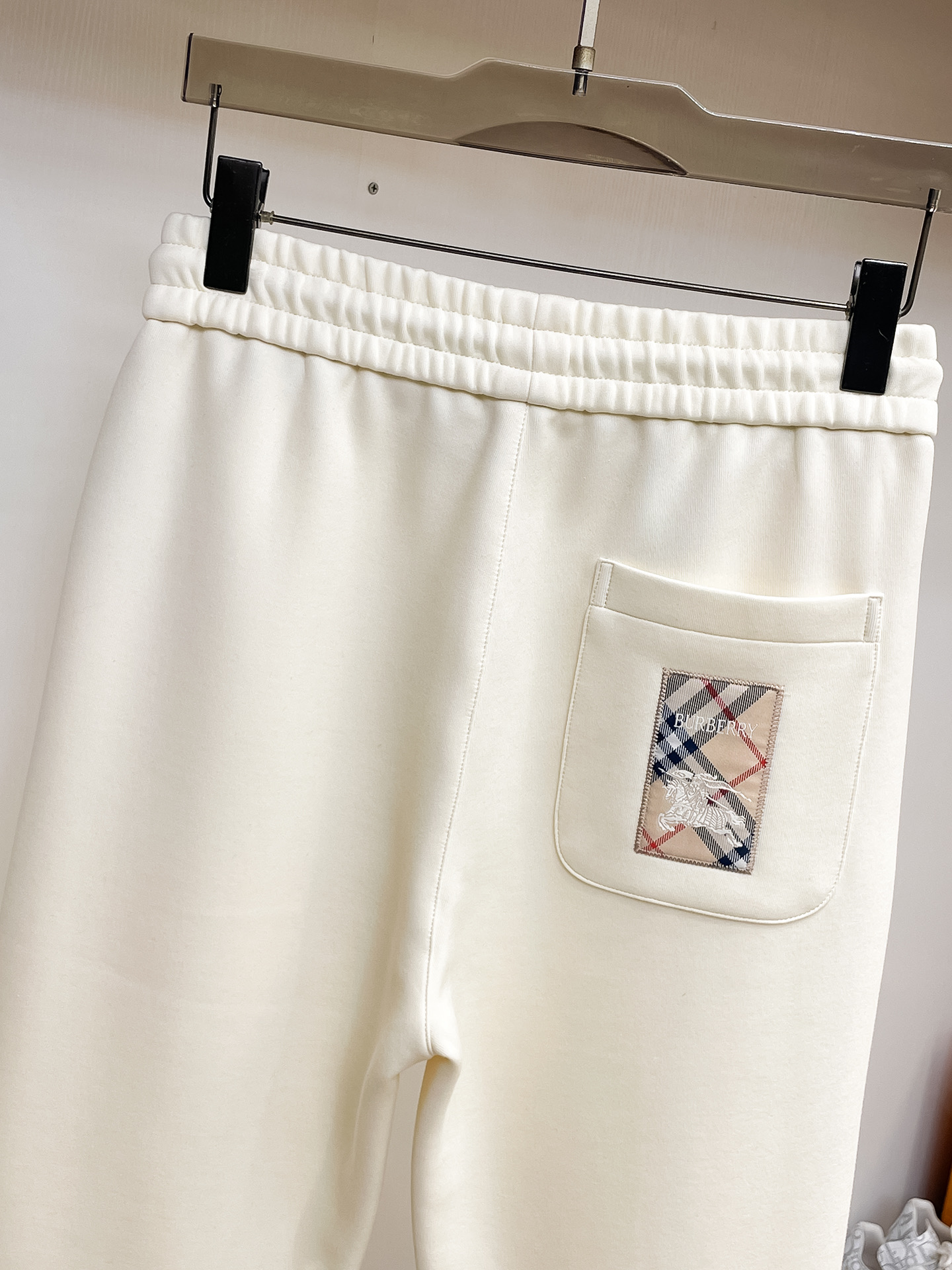 巴宝莉 顶级货品🐮 🆕2026春夏新款休闲裤！官网同步发售。品牌经典LOGO休闲裤 ，定制面料，舒适度极