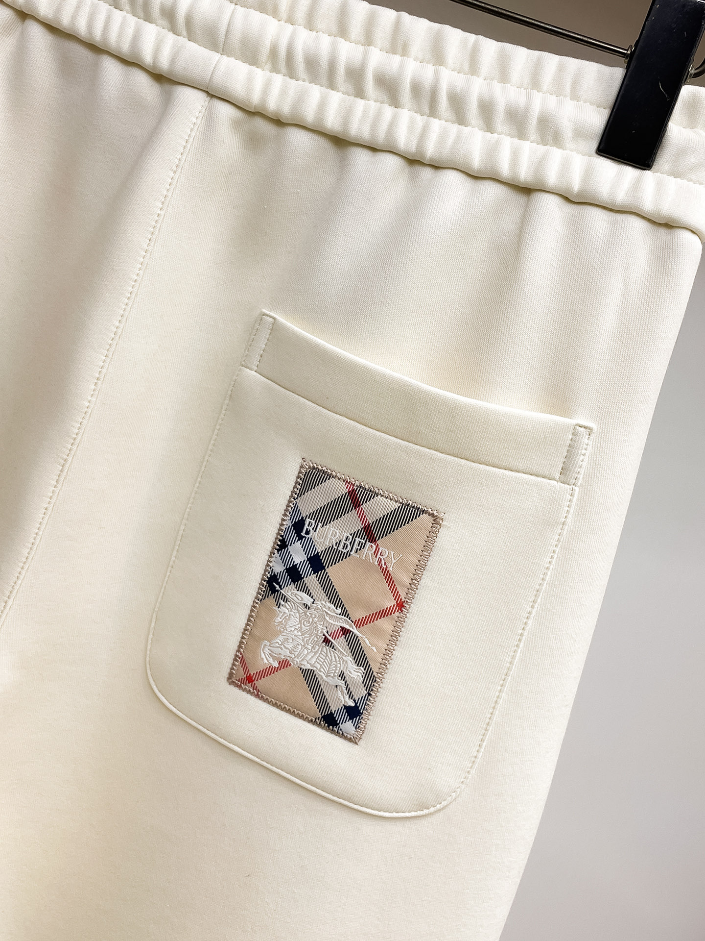 巴宝莉 顶级货品🐮 🆕2026春夏新款休闲裤！官网同步发售。品牌经典LOGO休闲裤 ，定制面料，舒适度极