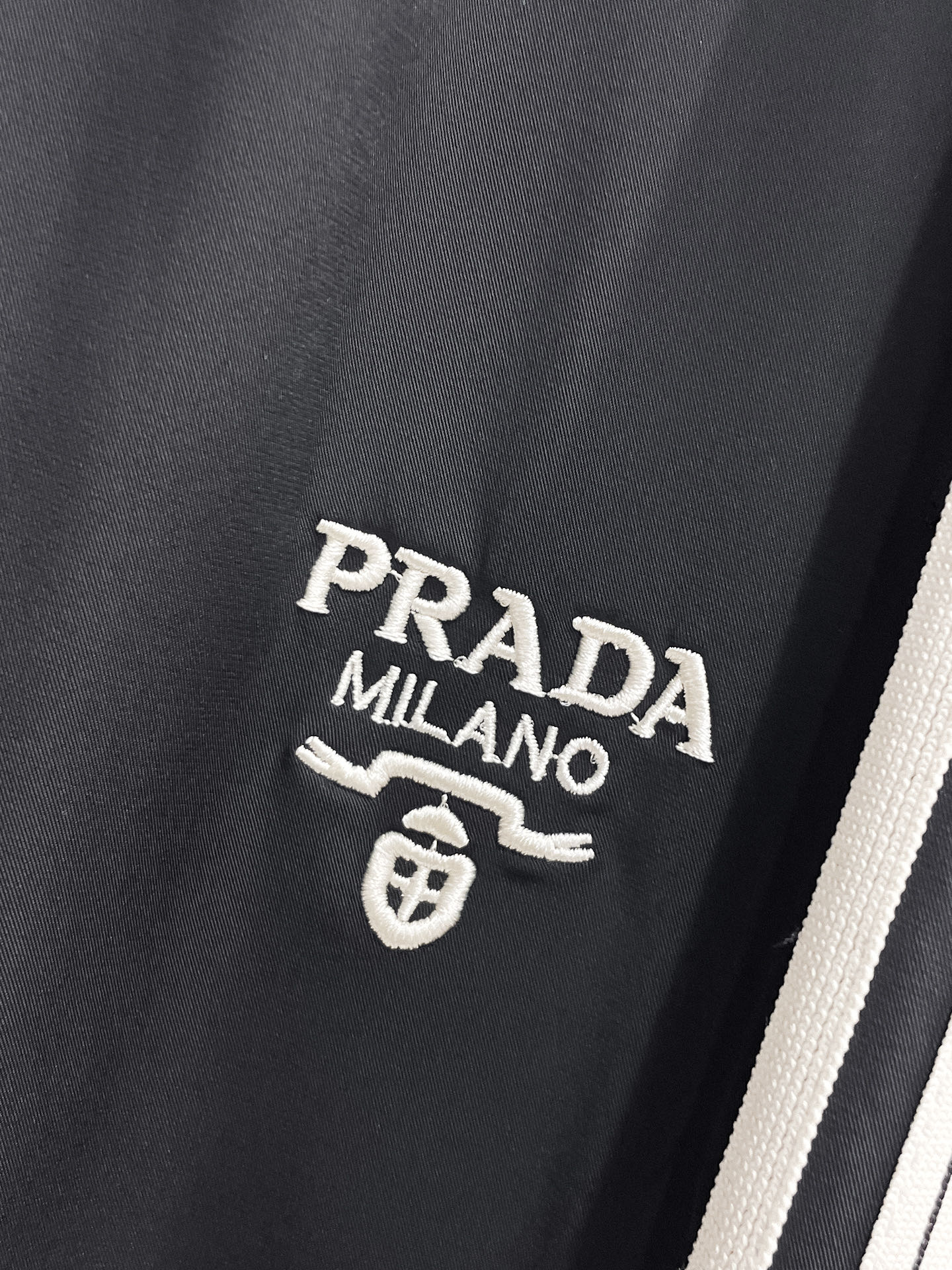 普拉达 顶级货品🐮 🆕2026春夏新款休闲裤！官网同步发售。品牌经典LOGO休闲裤 ，定制面料，舒适度极