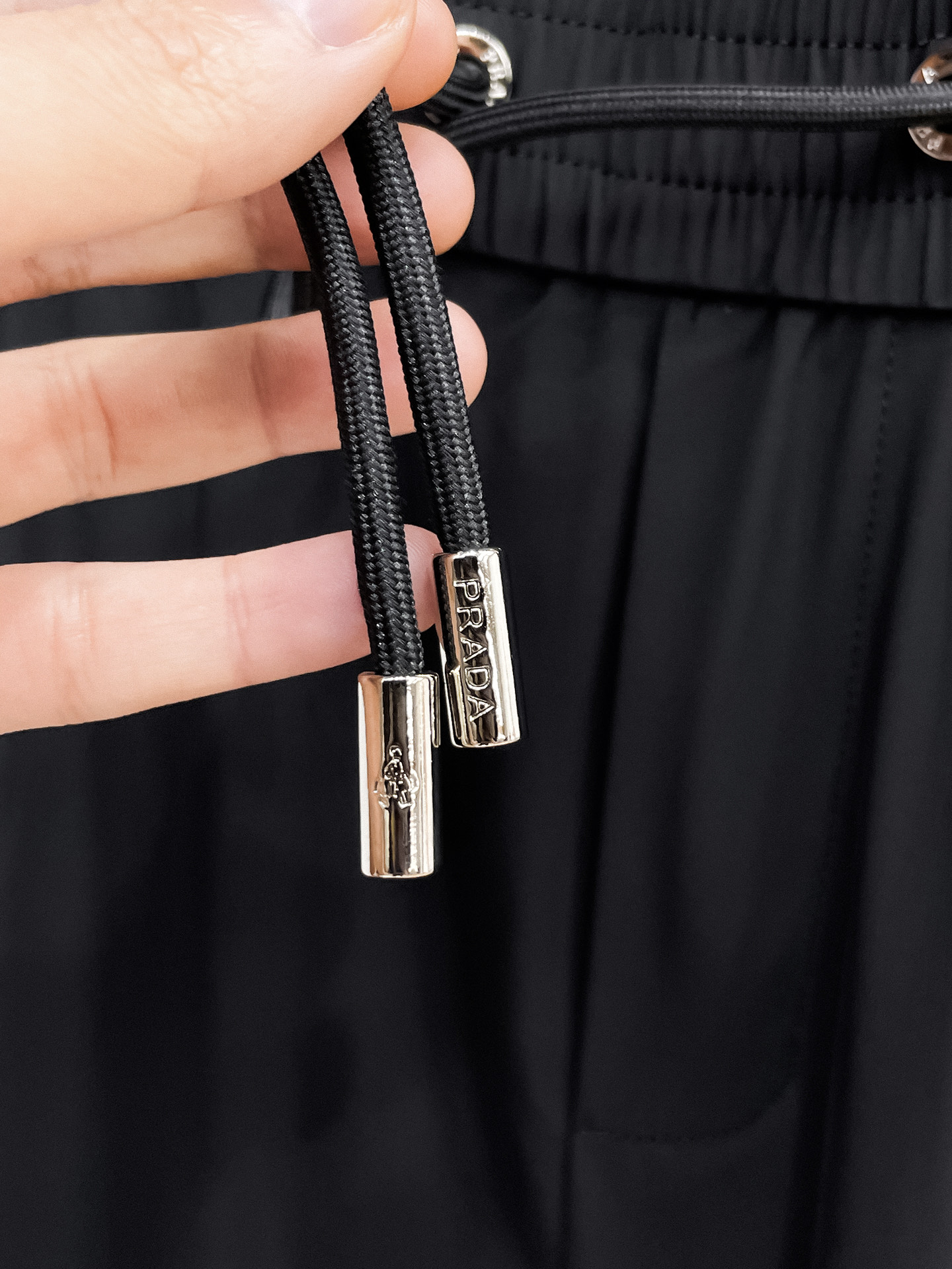 普拉达 顶级货品🐮 🆕2026春夏新款休闲裤！官网同步发售。品牌经典LOGO休闲裤 ，定制面料，舒适度极