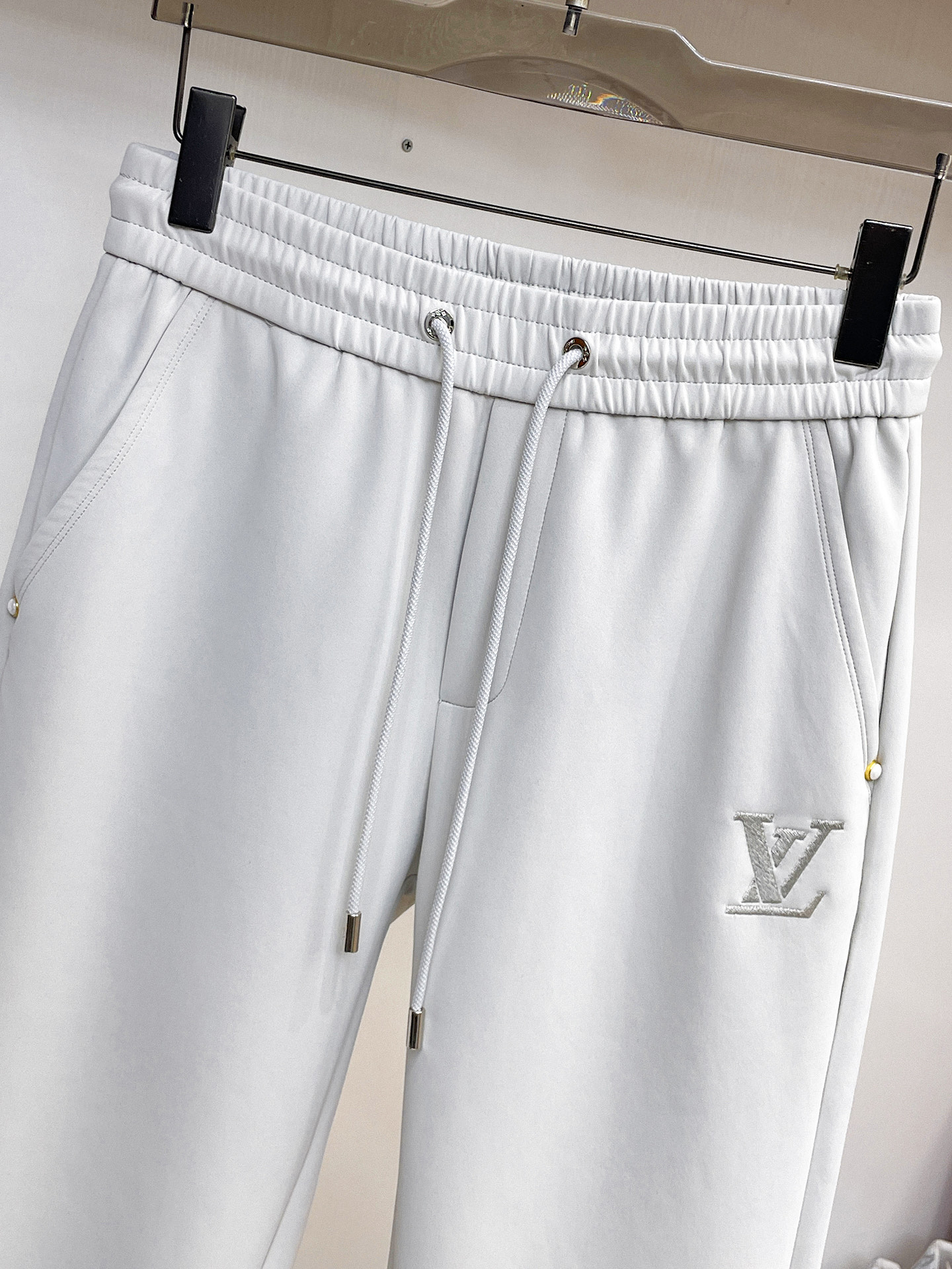 LV 顶级货品🐮 🆕2026春夏新款休闲裤！官网同步发售。品牌经典LOGO休闲裤 ，定制面料，舒适度极好