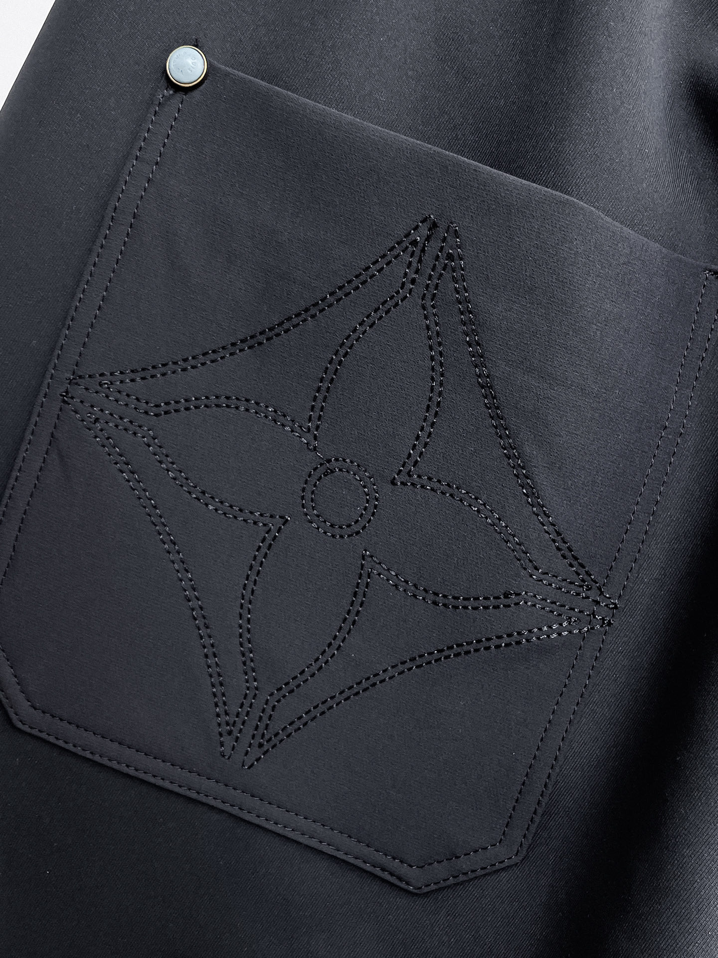 LV 顶级货品🐮 🆕2026春夏新款休闲裤！官网同步发售。品牌经典LOGO休闲裤 ，定制面料，舒适度极好