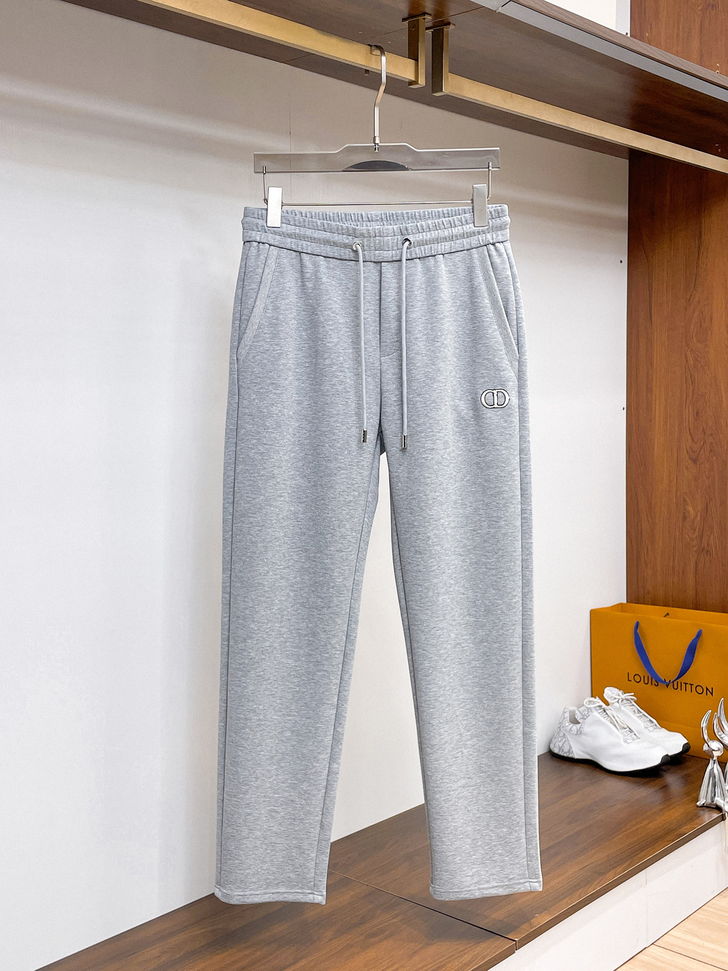 迪奥 顶级货品🐮 🆕2026春夏新款休闲裤！官网同步发售。品牌经典LOGO休闲裤 ，定制面料，舒适度极好