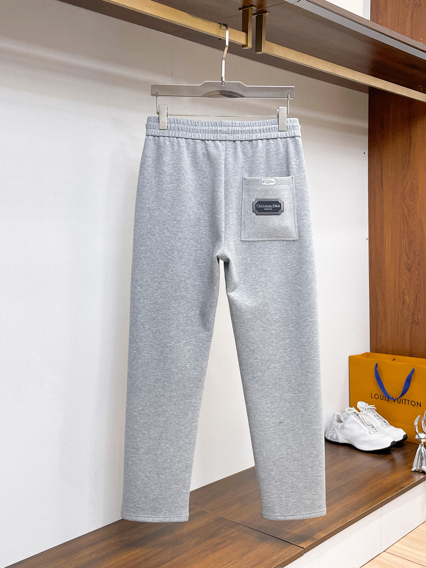 迪奥 顶级货品🐮 🆕2026春夏新款休闲裤！官网同步发售。品牌经典LOGO休闲裤 ，定制面料，舒适度极好