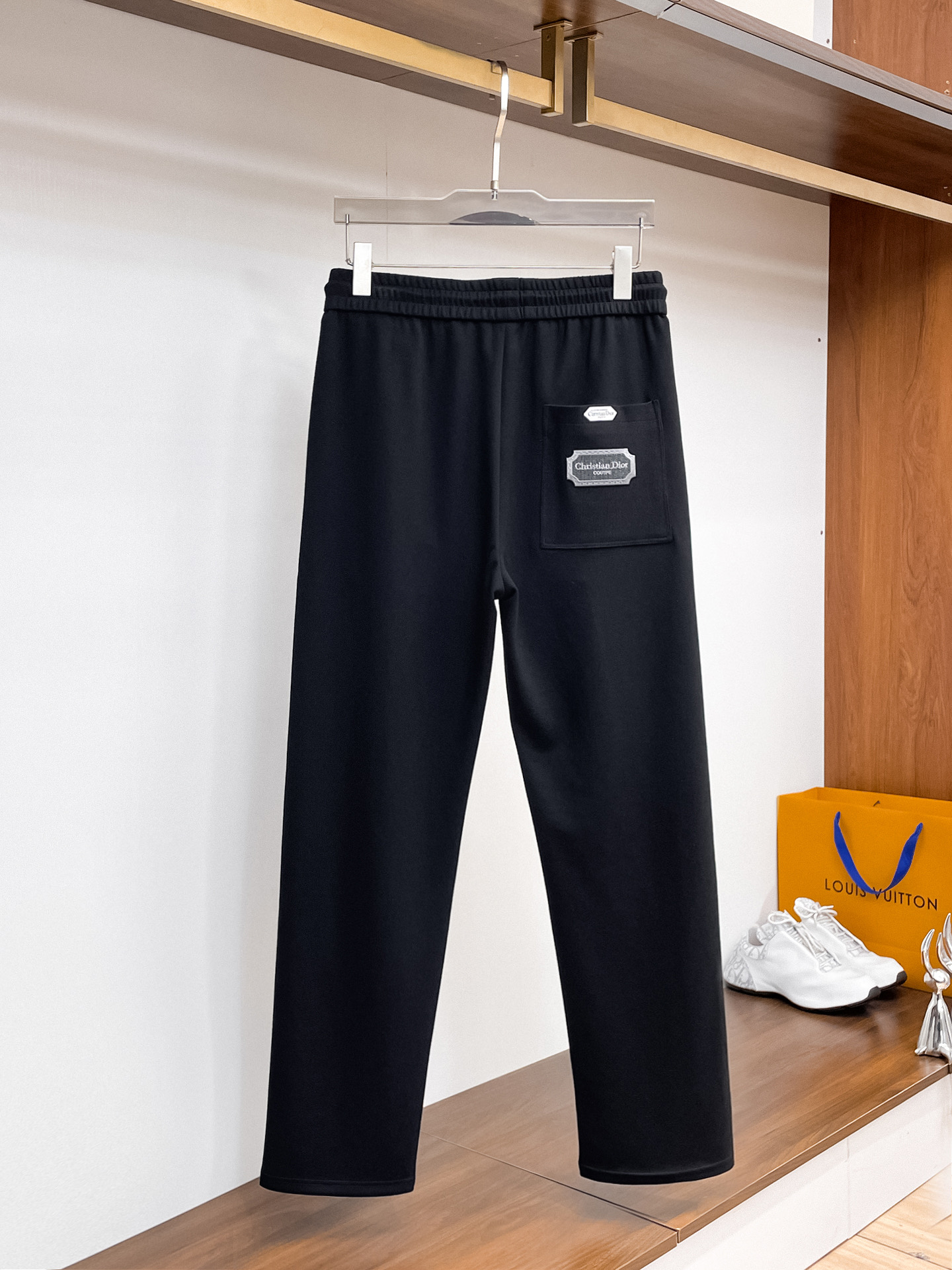 迪奥 顶级货品🐮 🆕2026春夏新款休闲裤！官网同步发售。品牌经典LOGO休闲裤 ，定制面料，舒适度极好