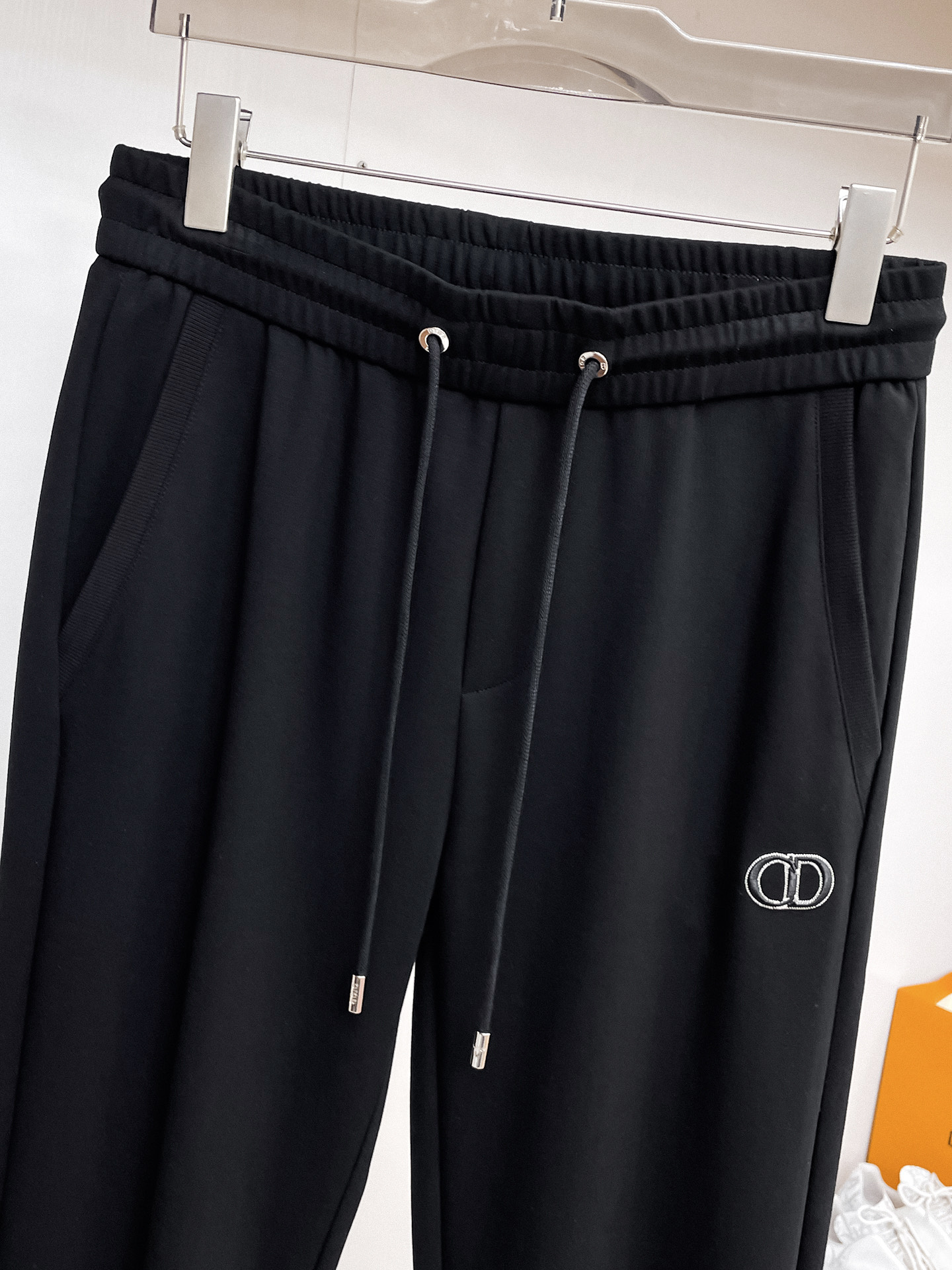 迪奥 顶级货品🐮 🆕2026春夏新款休闲裤！官网同步发售。品牌经典LOGO休闲裤 ，定制面料，舒适度极好