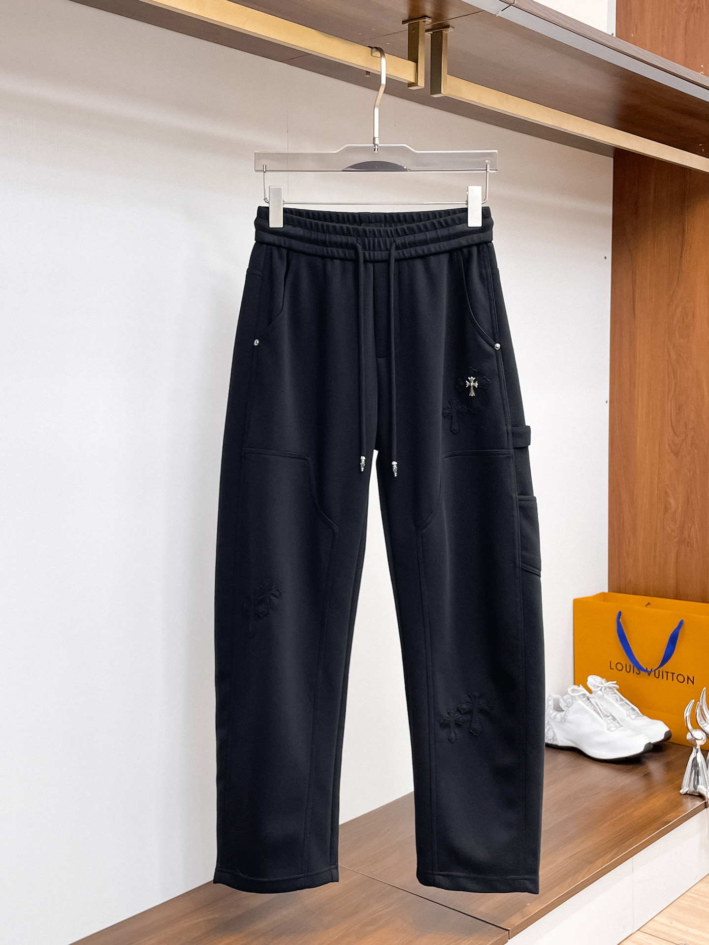 克罗心 顶级货品🐮 🆕2026春夏新款休闲裤！官网同步发售。品牌经典LOGO休闲裤 ，定制面料，舒适度极